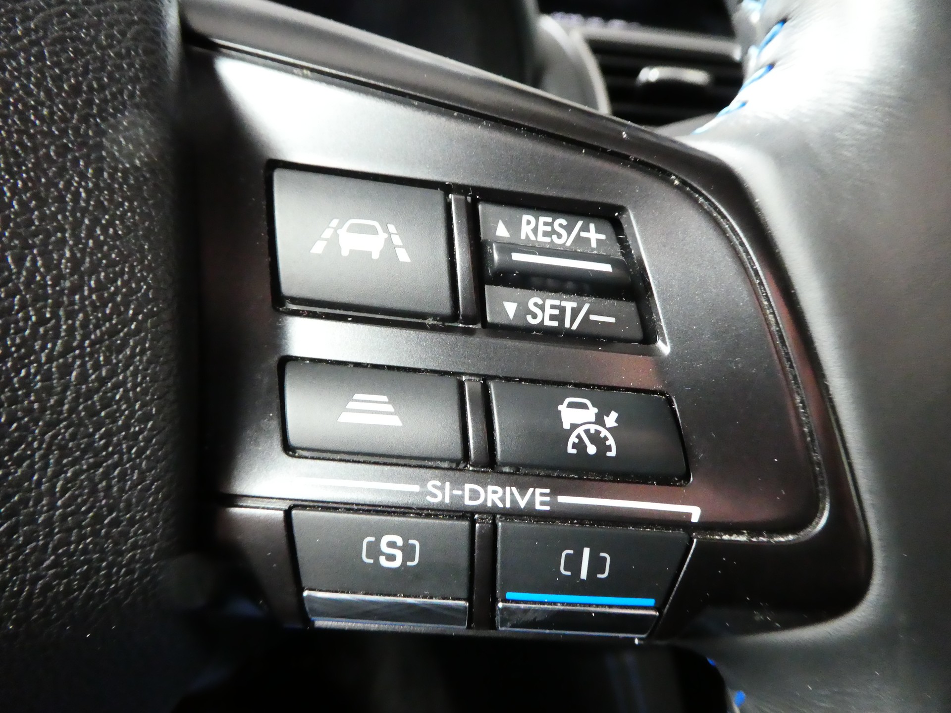 SUBARU Levorg 1.6DIT Swiss Plus AWD Lineartronic-image-13