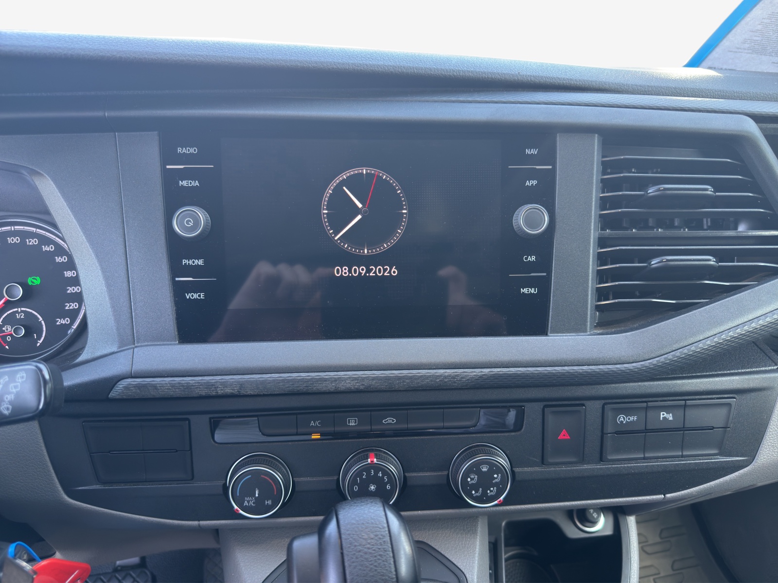 VW T6.1 2.0 TDI 4Motion DSG-image-10