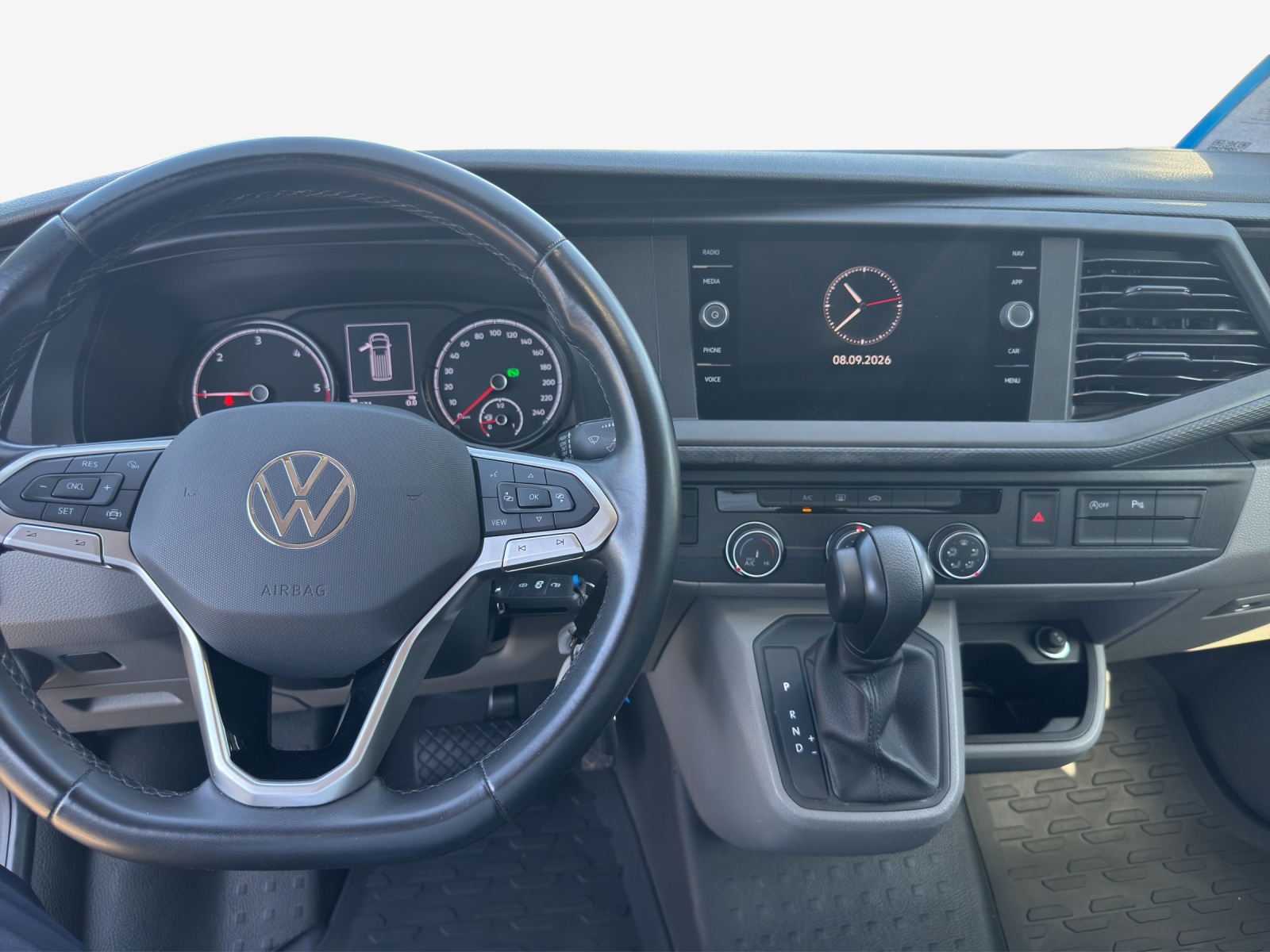 VW T6.1 2.0 TDI 4Motion DSG-image-8