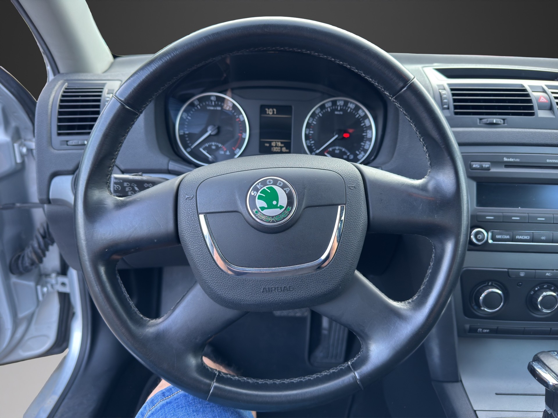 SKODA Octavia Combi 1.2 TSI Ambition DSG-image-9