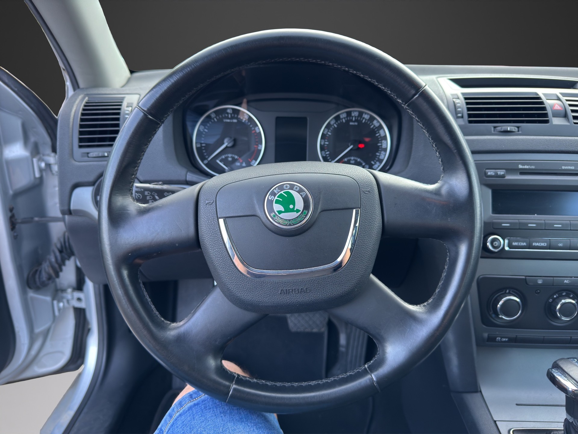 SKODA Octavia Combi 1.2 TSI Ambition DSG-image-12