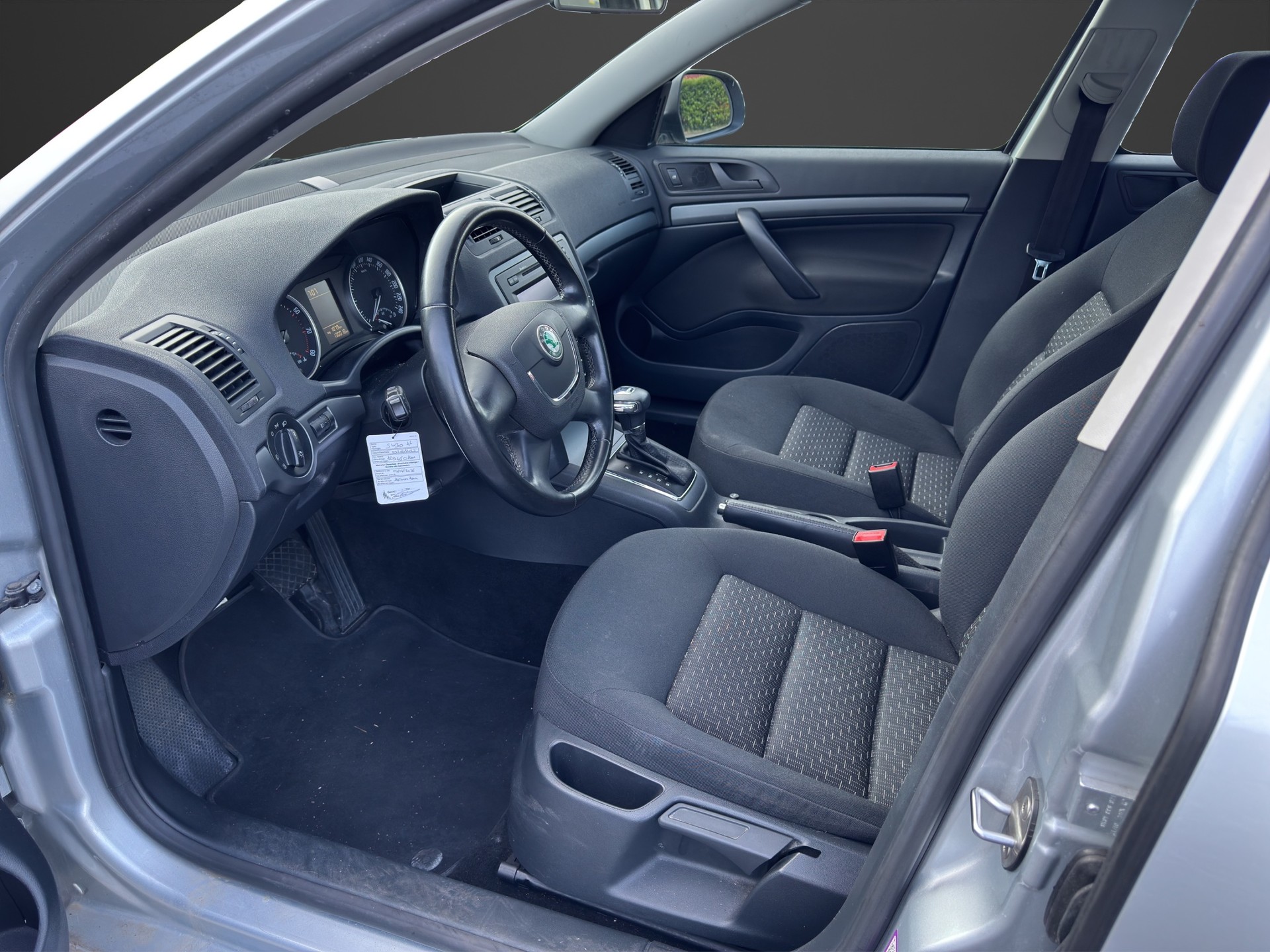 SKODA Octavia Combi 1.2 TSI Ambition DSG-image-11