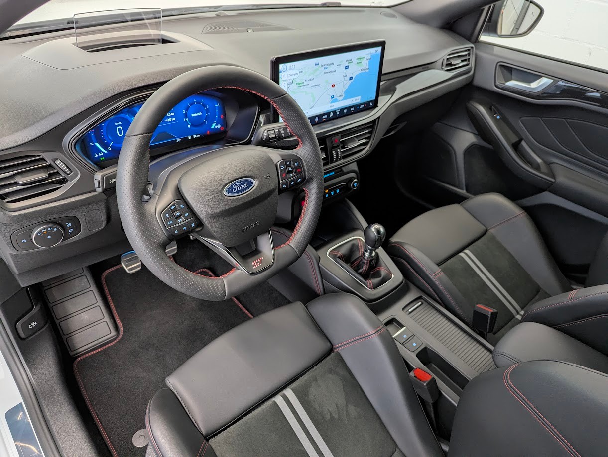 FORD Focus 2.3T EcoB ST X 6-Gang Hand*NEUWAGEN MIT TAGESZUL. 5J GAR TRACK-PACK PERF.SITZE CAM HEAD-UP*-image-6