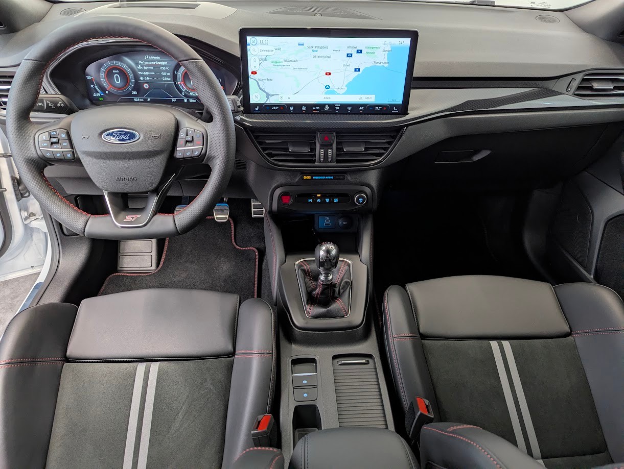 FORD Focus 2.3T EcoB ST X 6-Gang Hand*NEUWAGEN MIT TAGESZUL. 5J GAR TRACK-PACK PERF.SITZE CAM HEAD-UP*-image-27