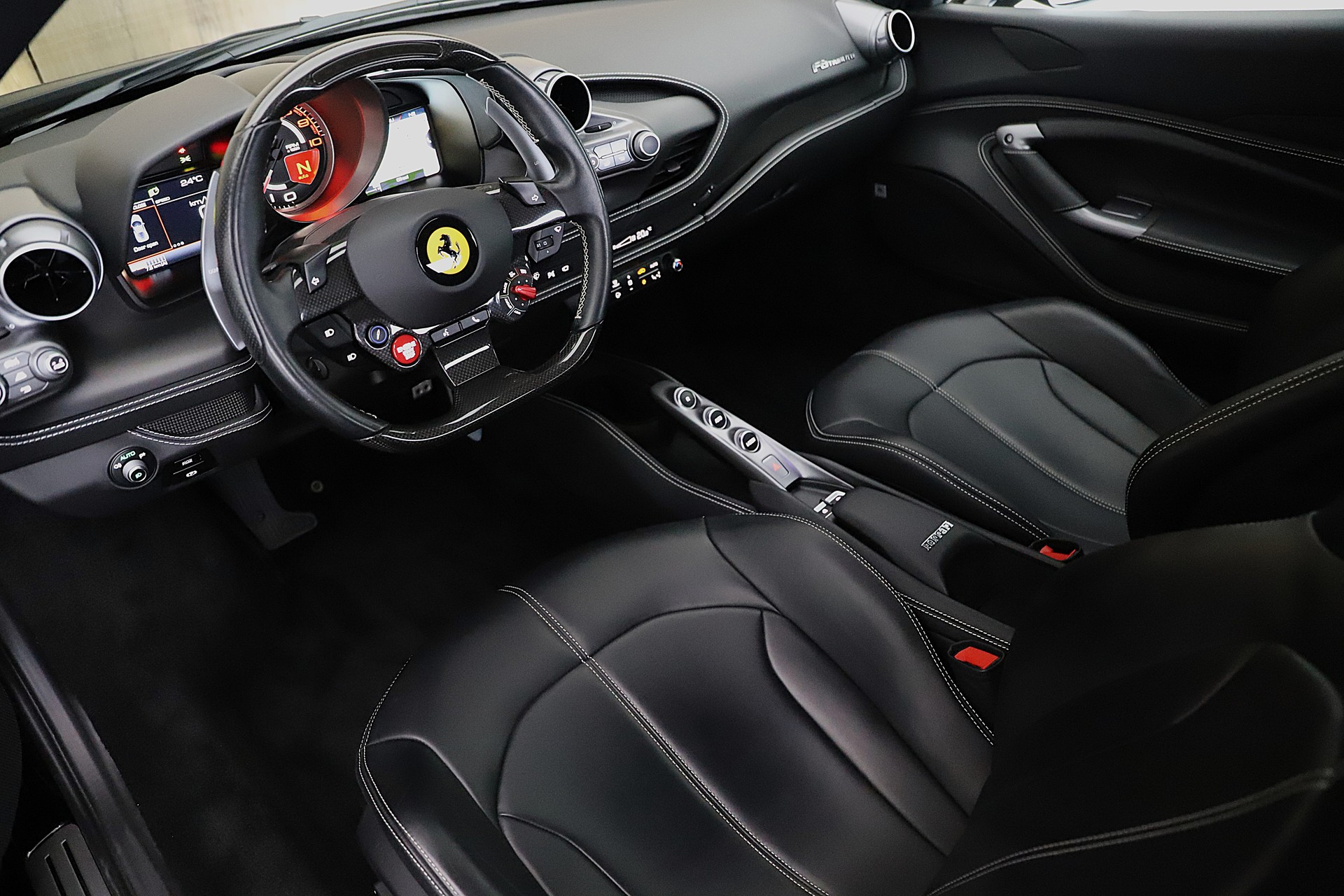 FERRARI F8 Tributo-image-4