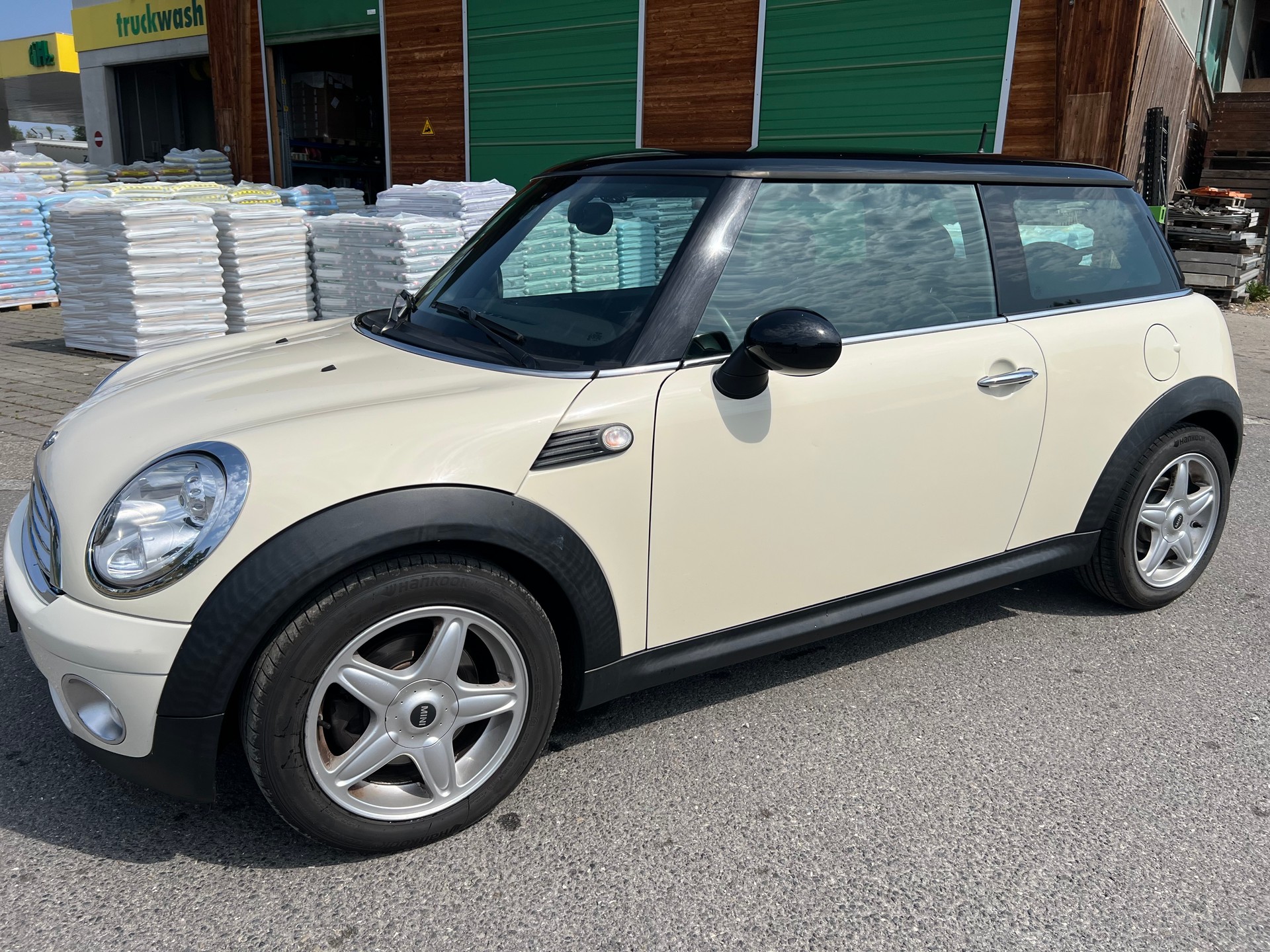 MINI Cooper-image-1
