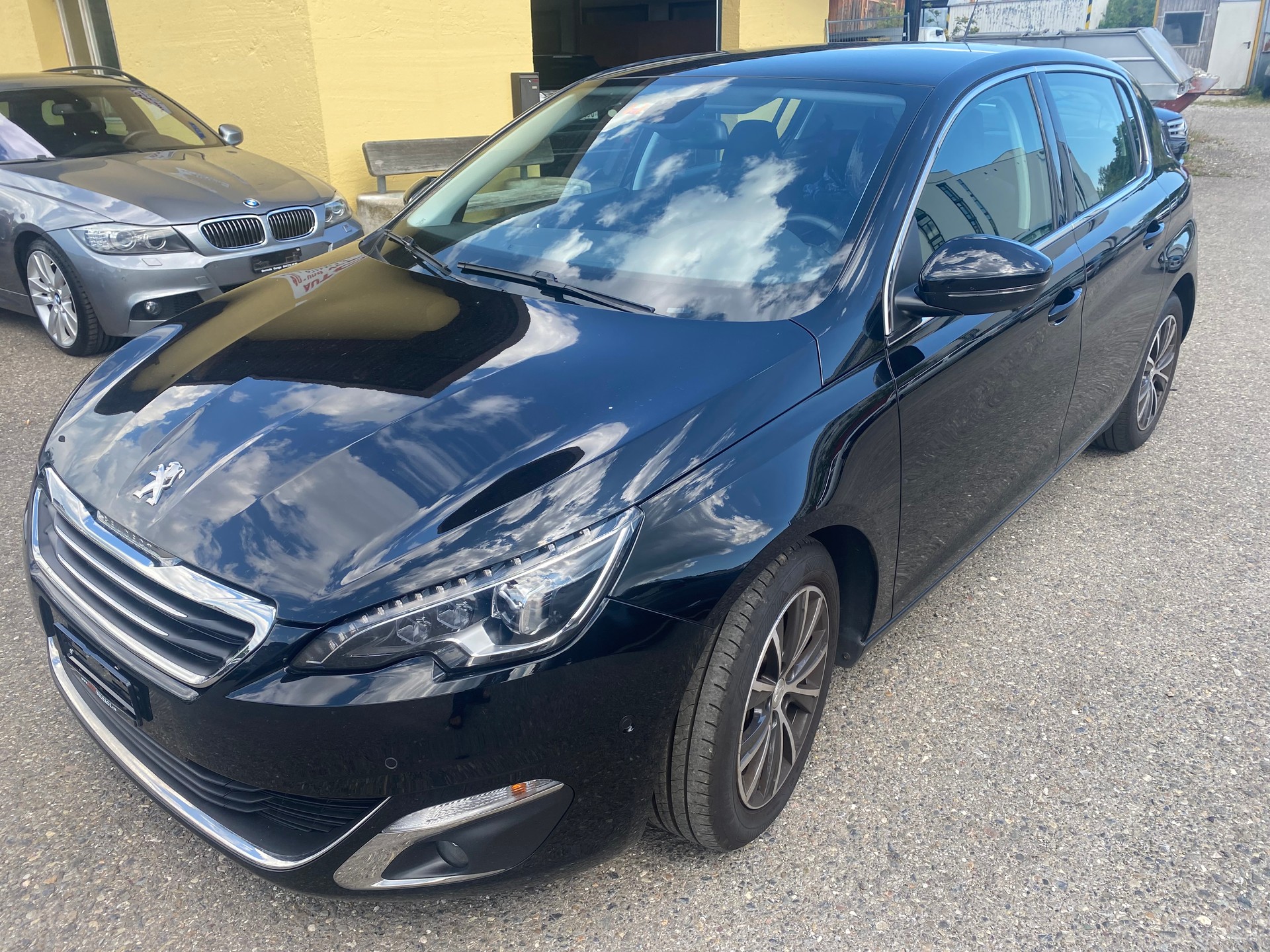 PEUGEOT 308 1.6 BlueHDI Active Automatic-image-1