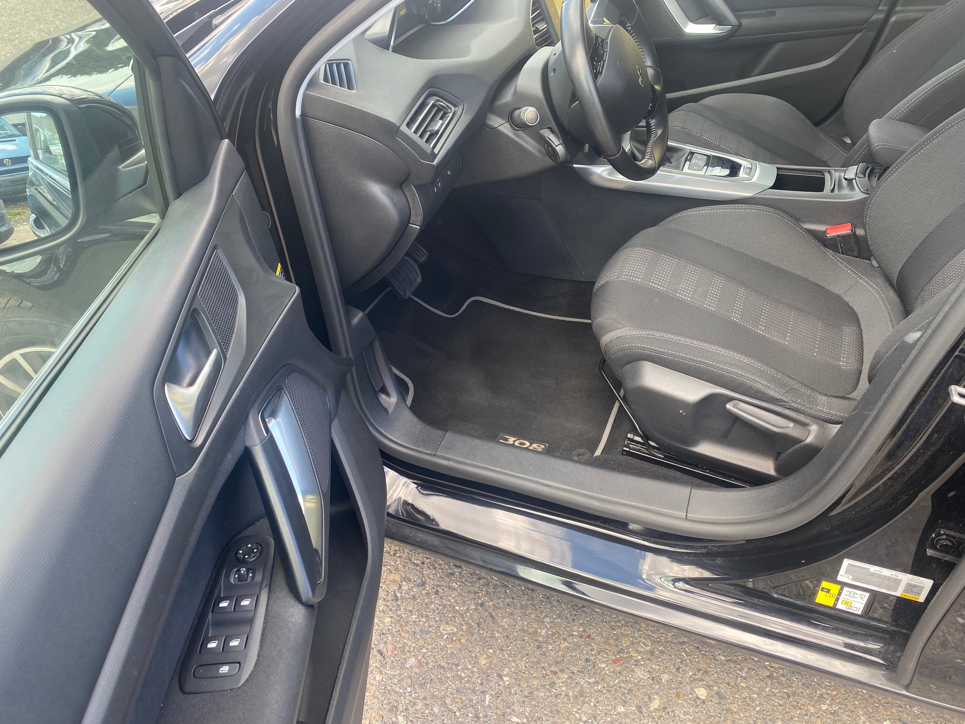 PEUGEOT 308 1.6 BlueHDI Active Automatic-image-5