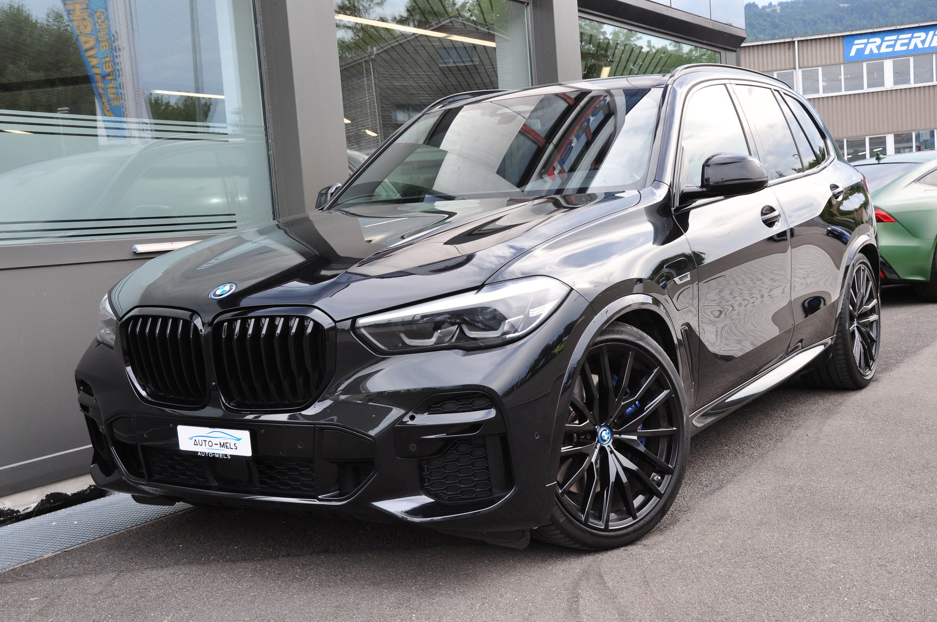 BMW X5 xDrive45e M Sport Steptronic-showroom-element-2