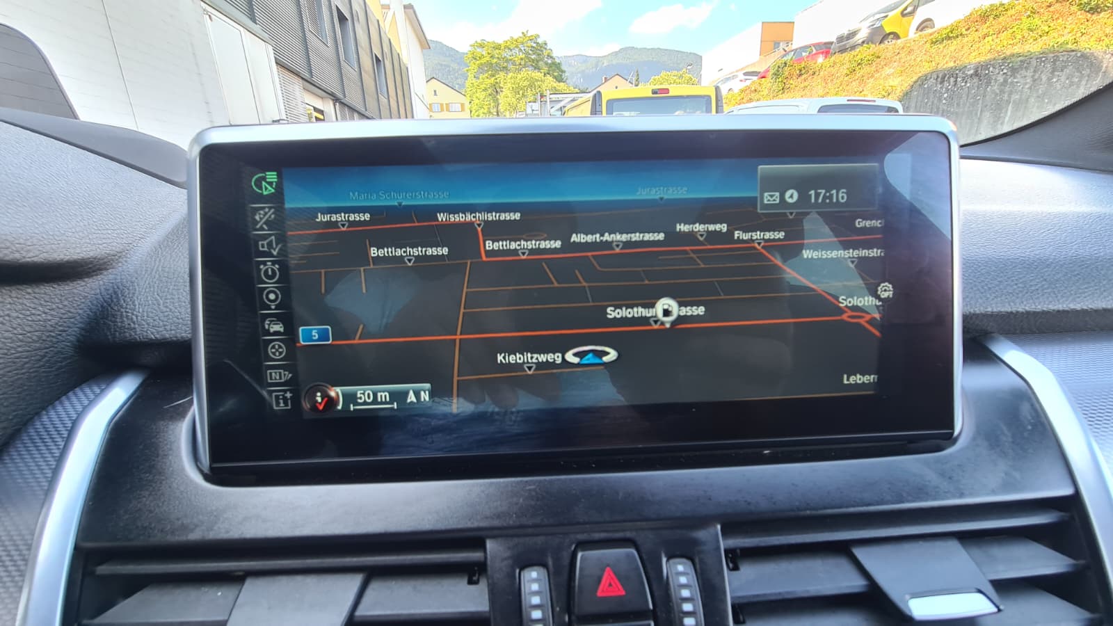 BMW 220d xDrive Active Tourer M Sport Steptronic ** Navi Plus ** RF-Kamera ** PR-Glassdach ** 18"Aluräder ** Frisch ab MFK **-image-11