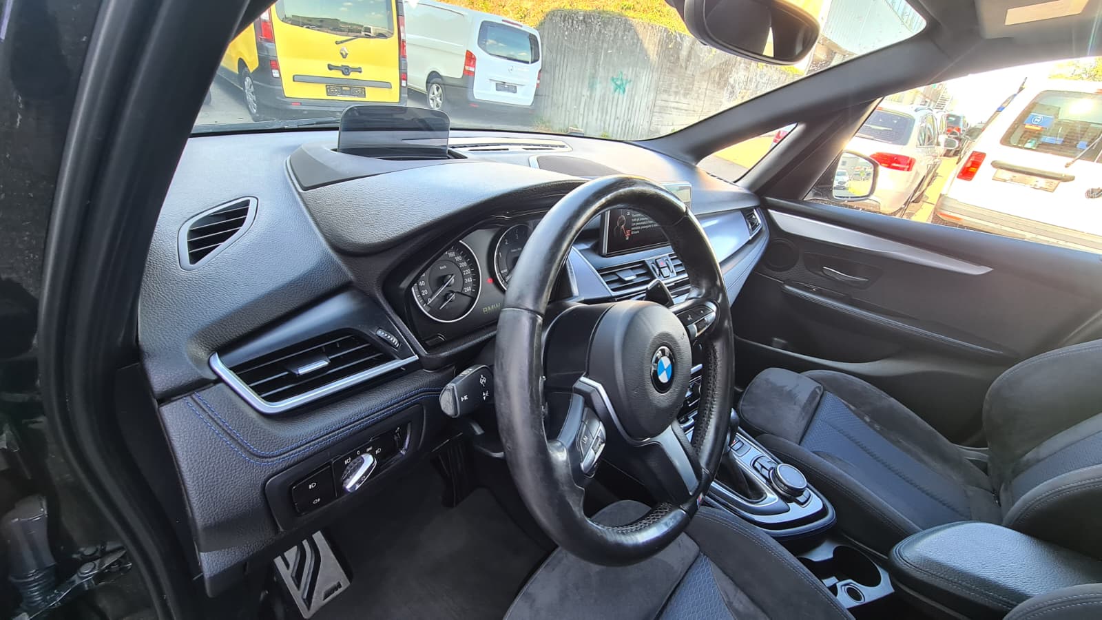 BMW 220d xDrive Active Tourer M Sport Steptronic ** Navi Plus ** RF-Kamera ** PR-Glassdach ** 18"Aluräder ** Frisch ab MFK **-image-15