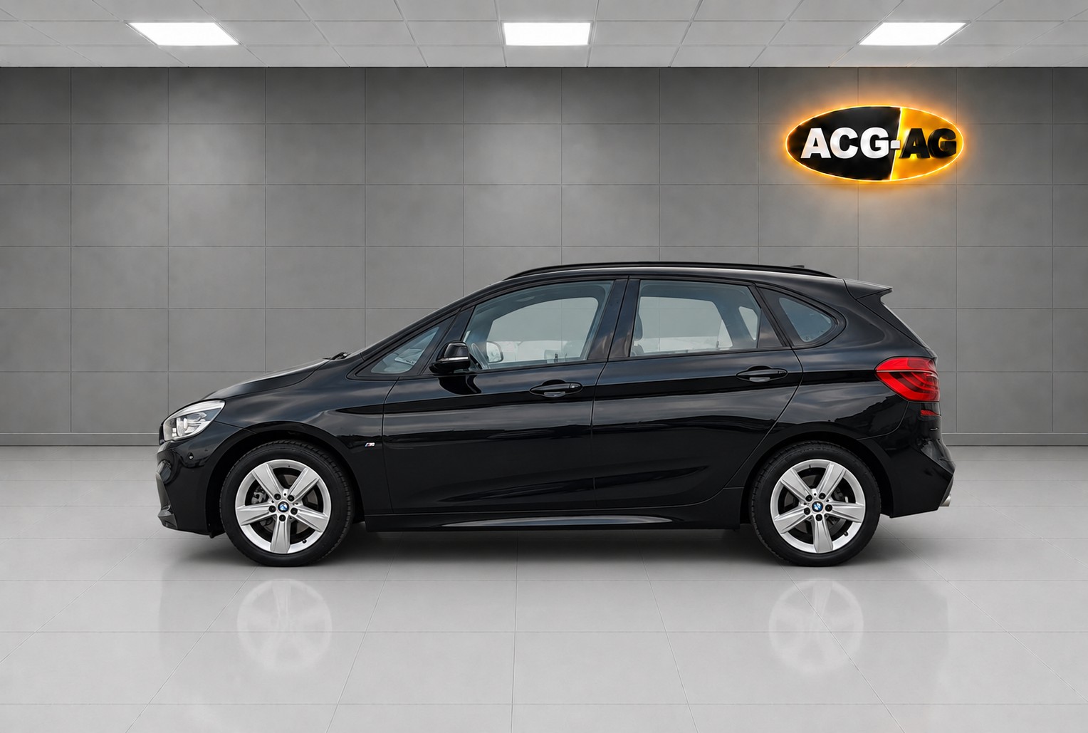 BMW 220d xDrive Active Tourer M Sport Steptronic ** Navi Plus ** RF-Kamera ** PR-Glassdach ** 18"Aluräder ** Frisch ab MFK **-showroom-element-3