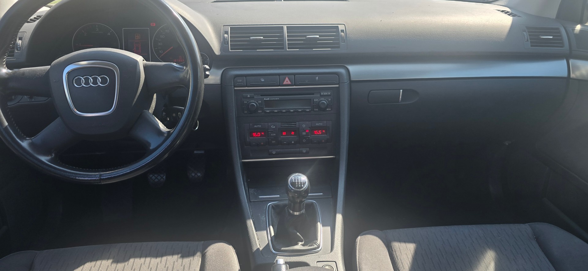 AUDI A4 Avant 2.0 TDI-image-8