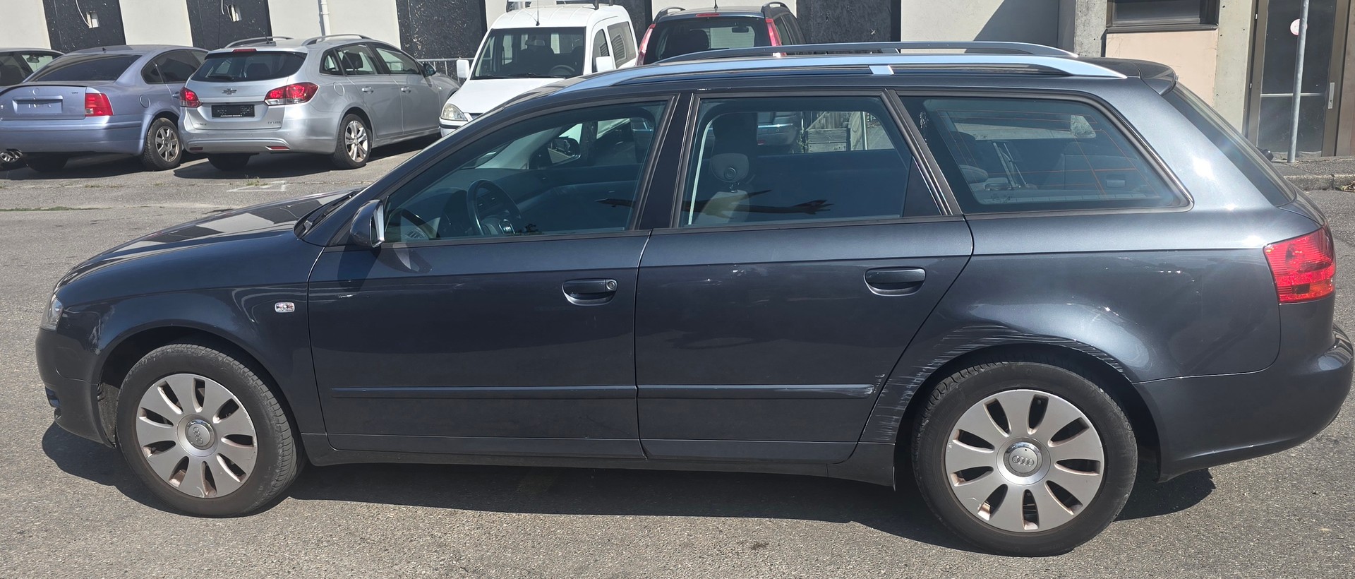 AUDI A4 Avant 2.0 TDI-image-1