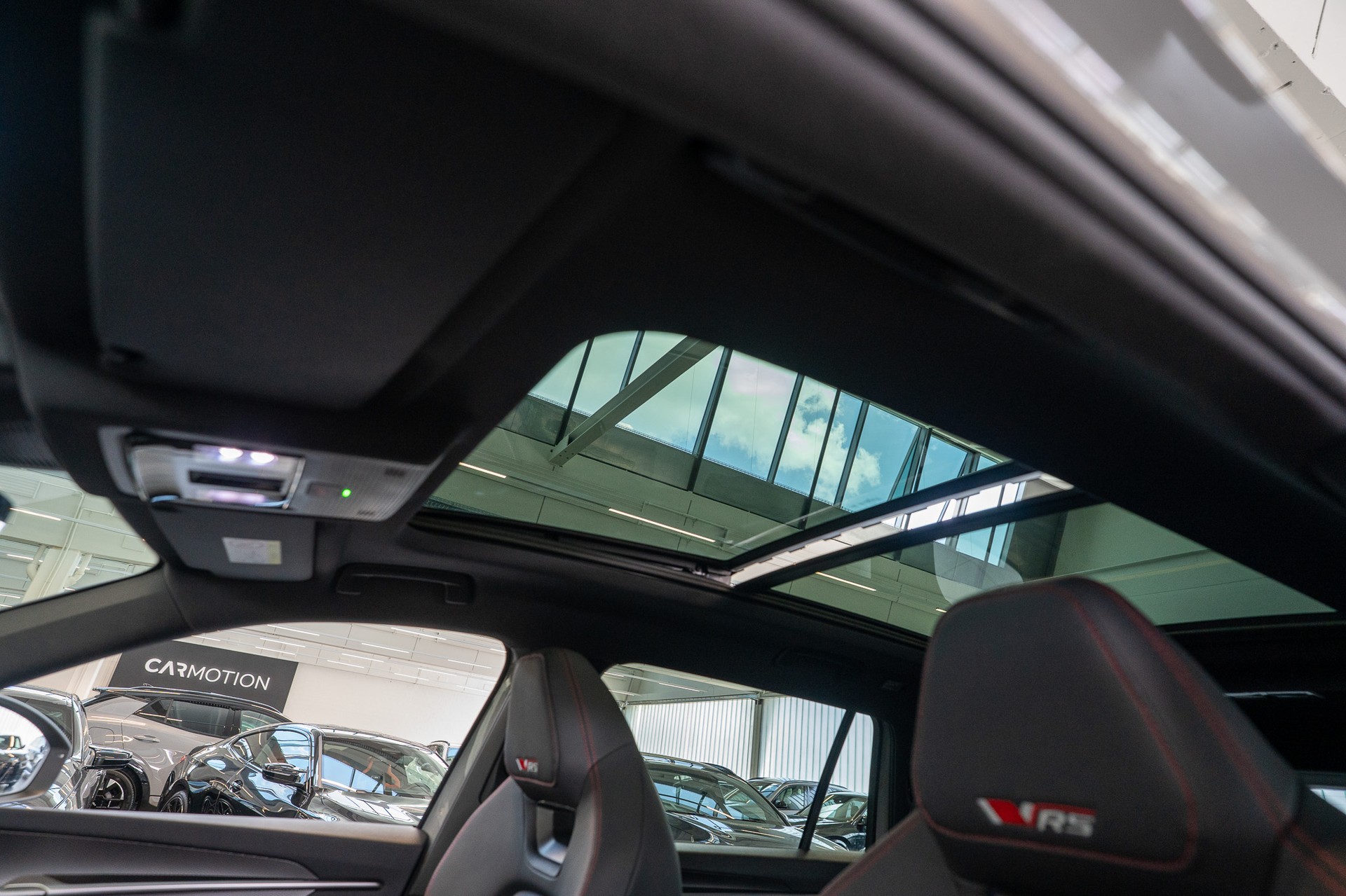 SKODA Kodiaq 2.0 TSI RS / 7 Sitze / Panorama-Schiebedach / Head-Up Display-image-14