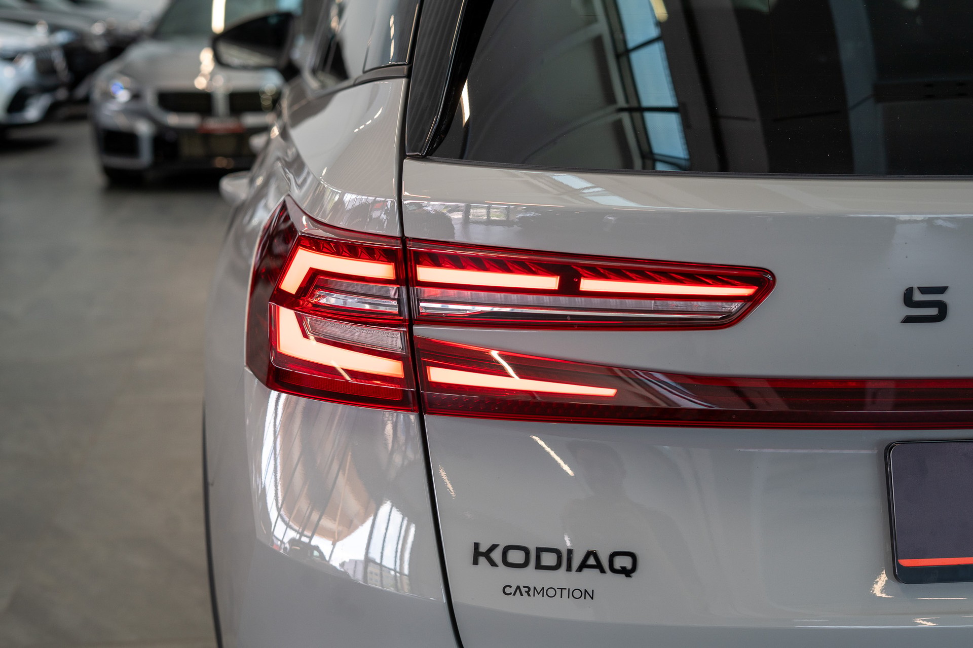 SKODA Kodiaq 2.0 TSI RS / 7 Sitze / Panorama-Schiebedach / Head-Up Display-image-7