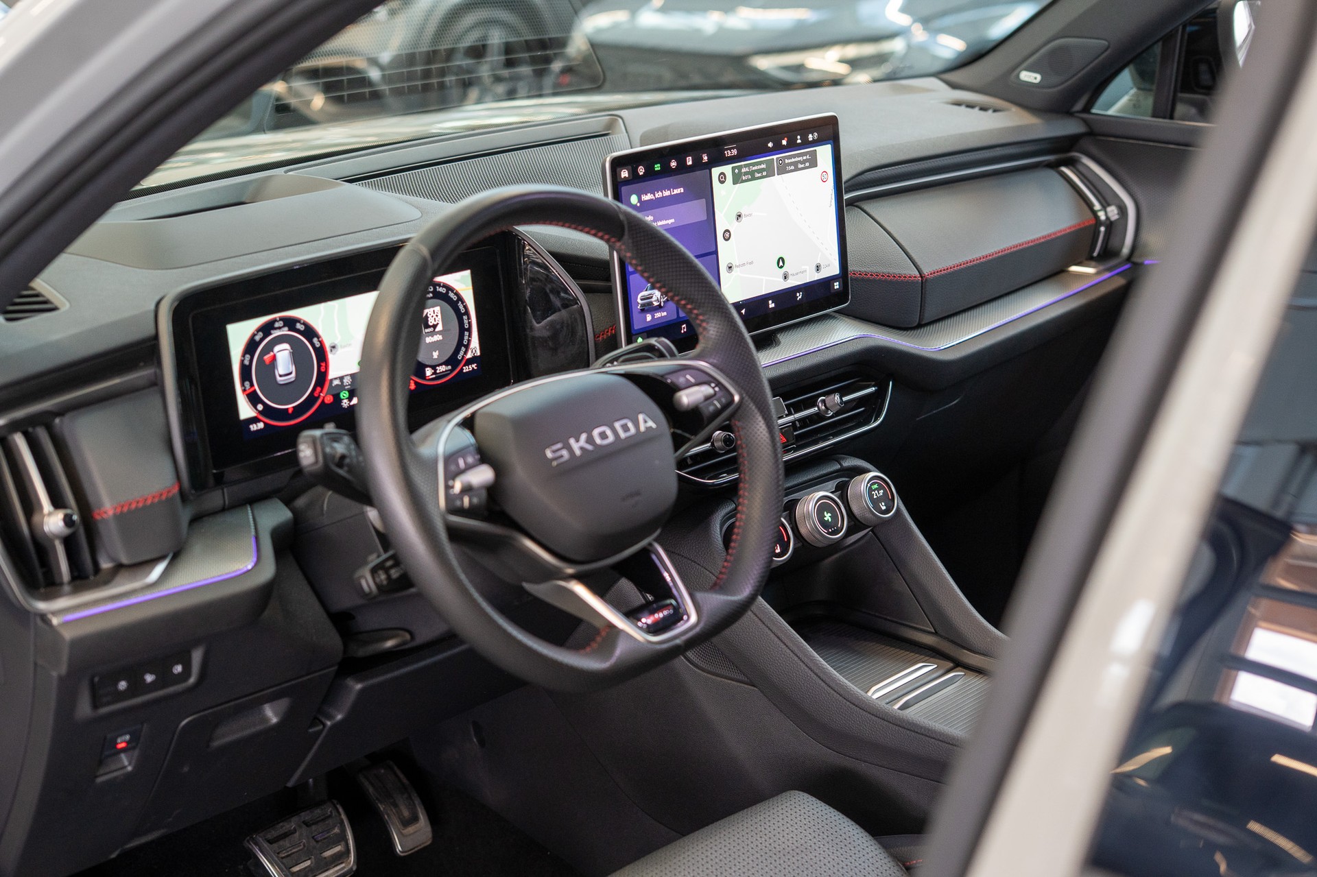 SKODA Kodiaq 2.0 TSI RS / 7 Sitze / Panorama-Schiebedach / Head-Up Display-image-11