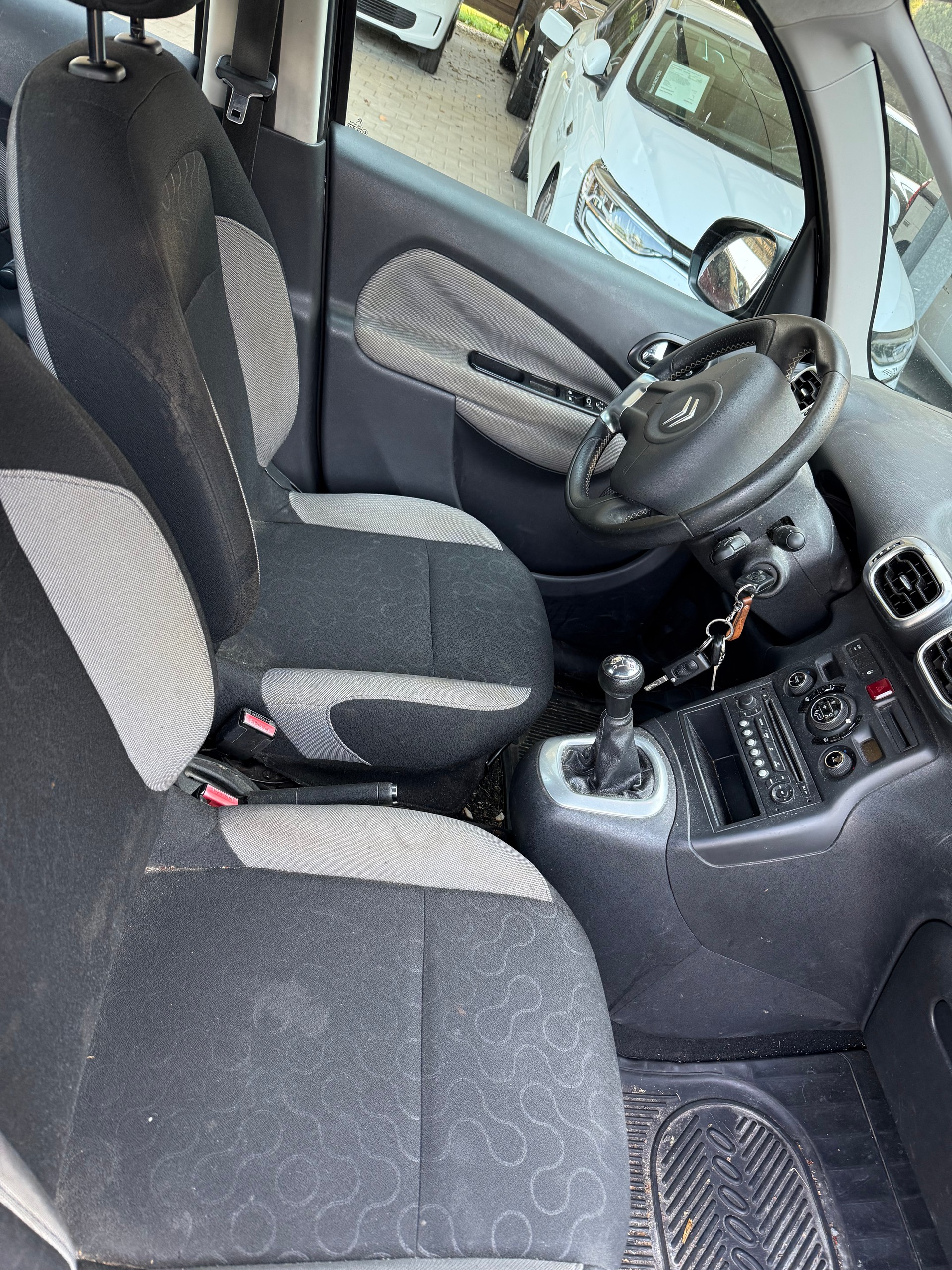 CITROEN C3 Picasso 1.4i 16V Essentiel (X)-image-4