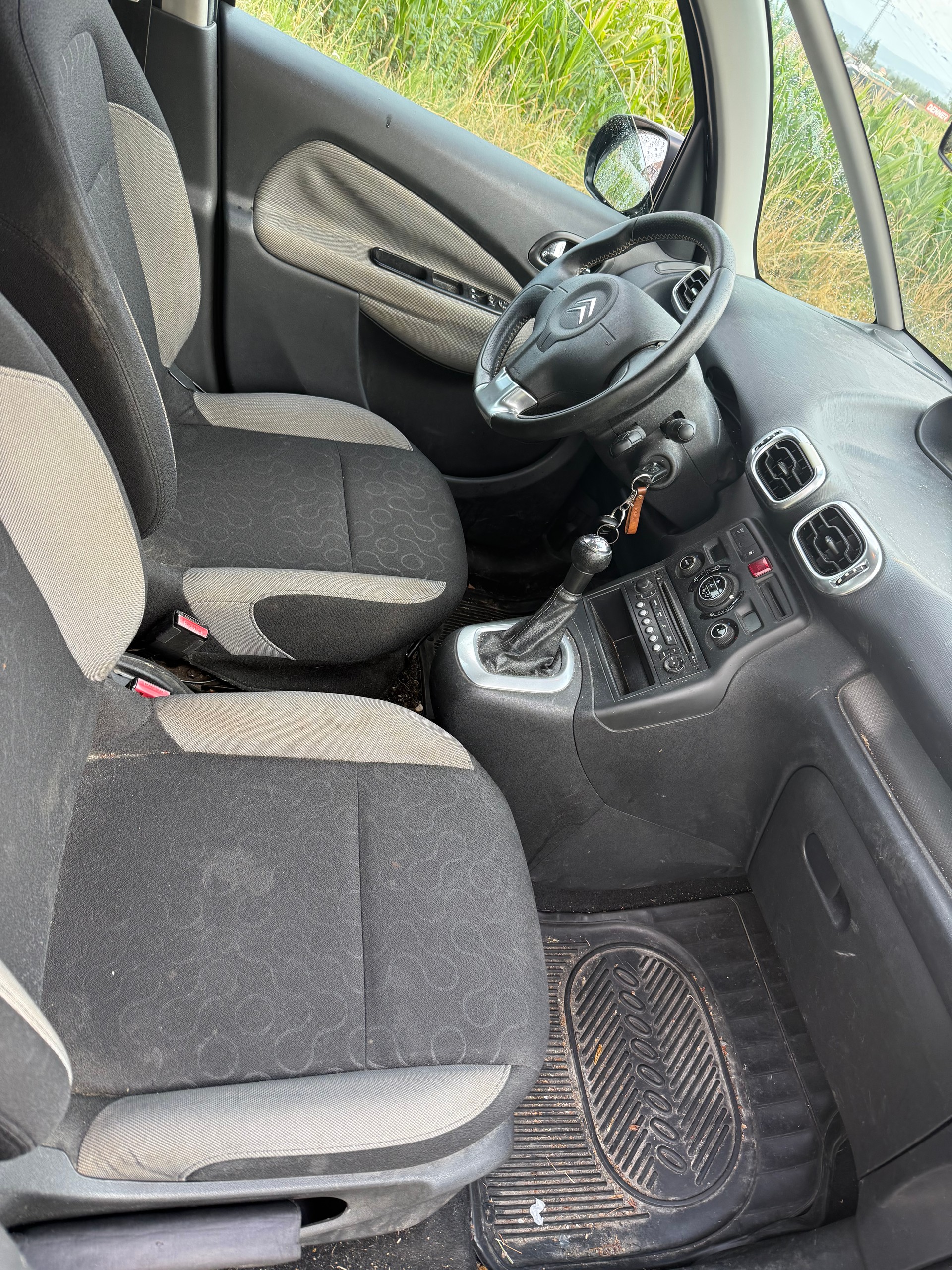 CITROEN C3 Picasso 1.4i 16V Essentiel (X)-image-4