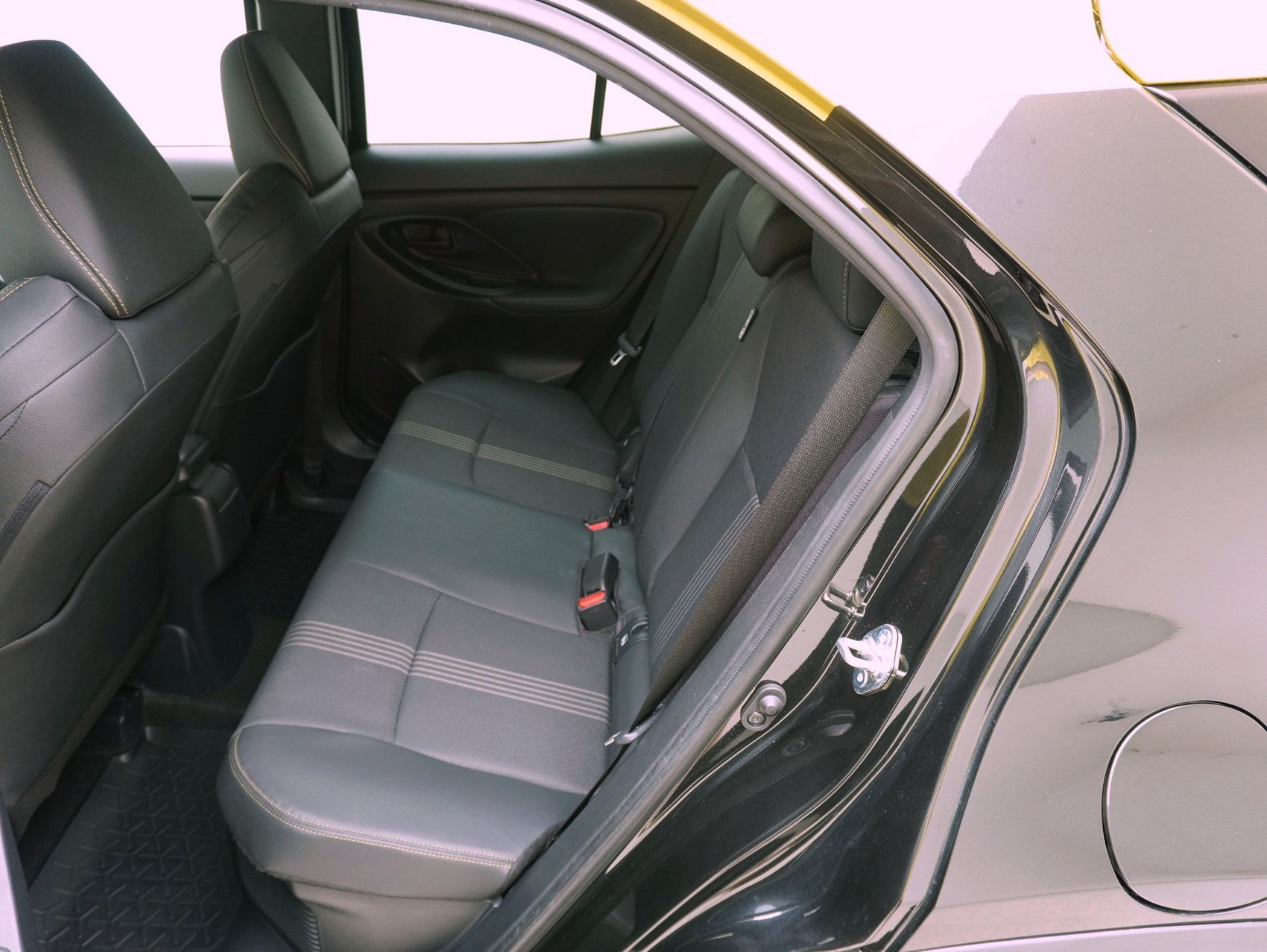 TOYOTA Yaris Cross 1.5 VVT-i HSD Adventure AWD-i-image-10