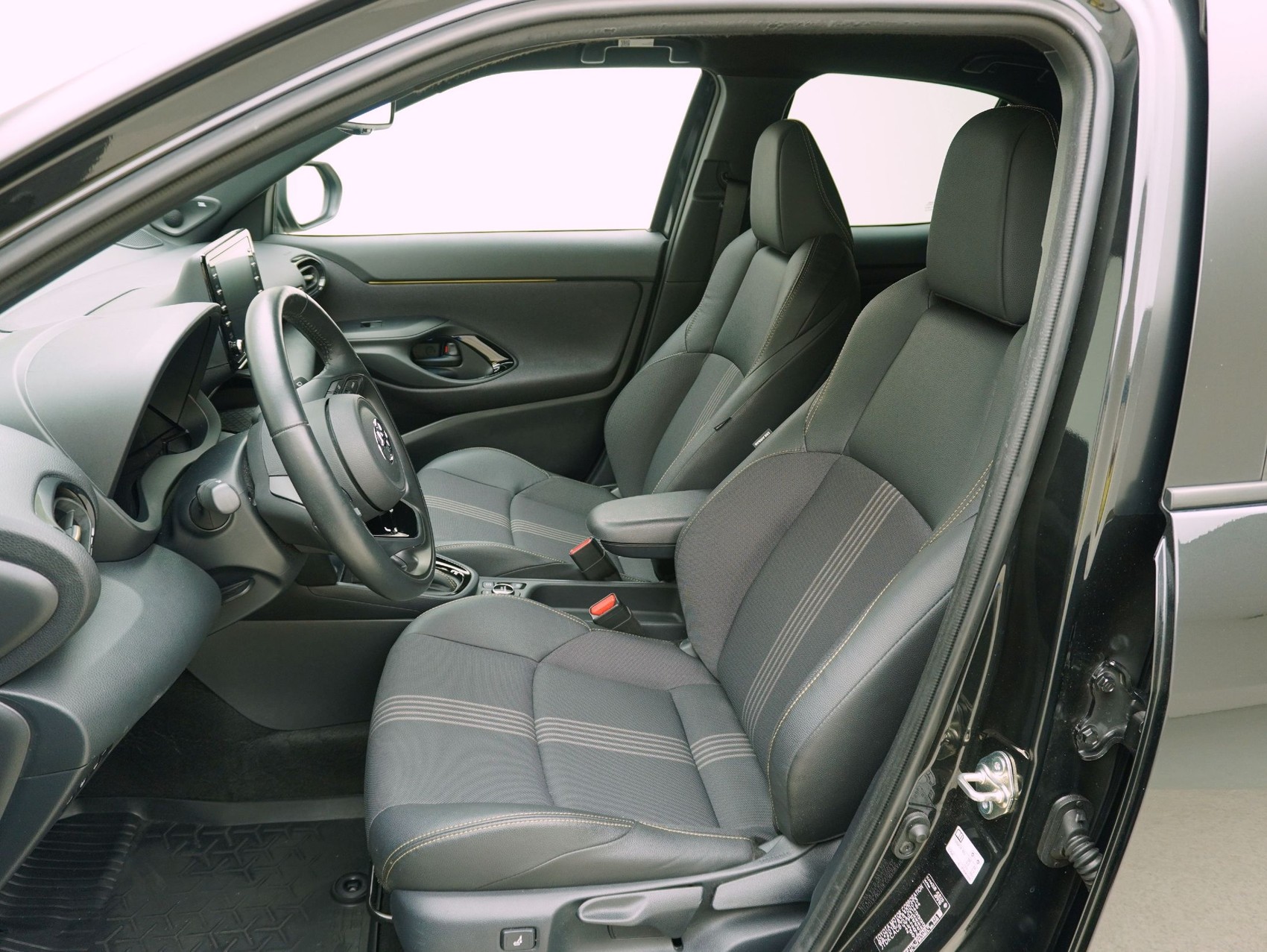 TOYOTA Yaris Cross 1.5 VVT-i HSD Adventure AWD-i-image-8