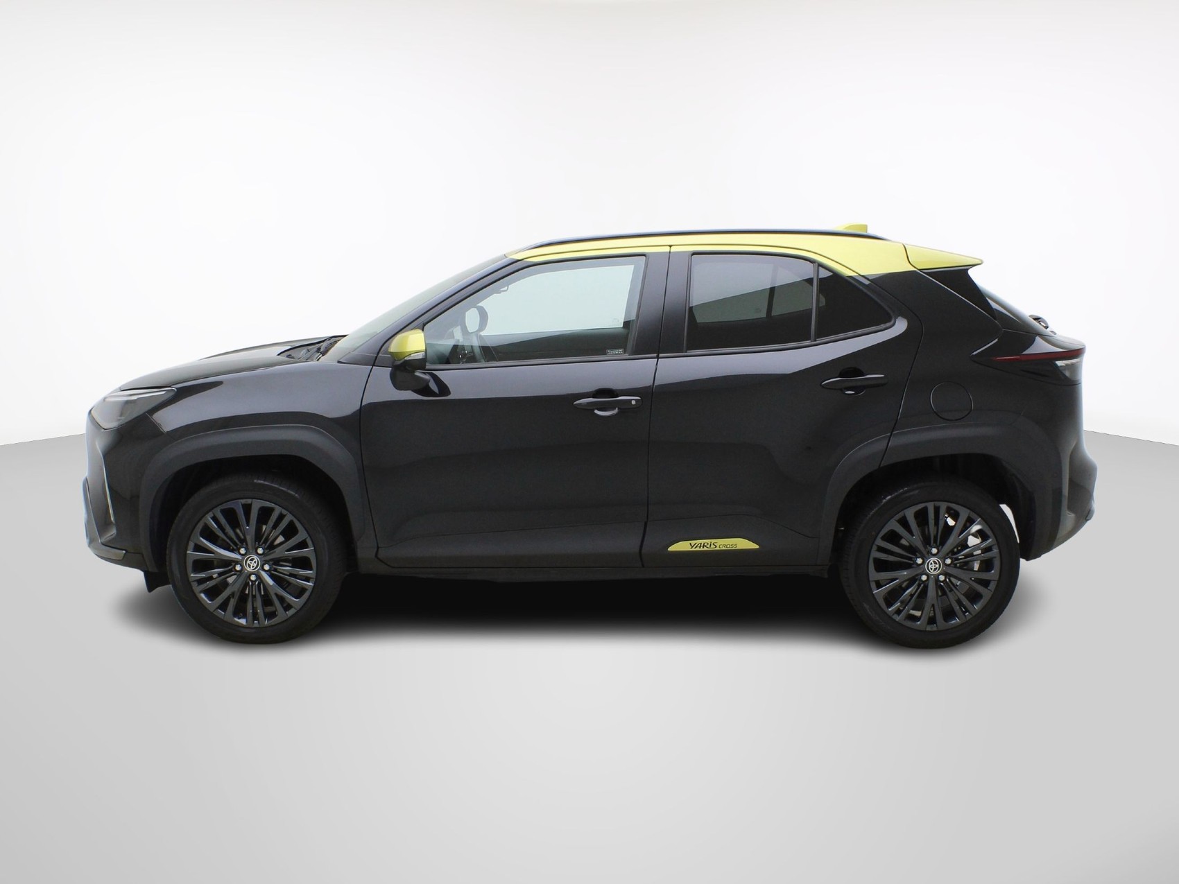 TOYOTA Yaris Cross 1.5 VVT-i HSD Adventure AWD-i-image-2