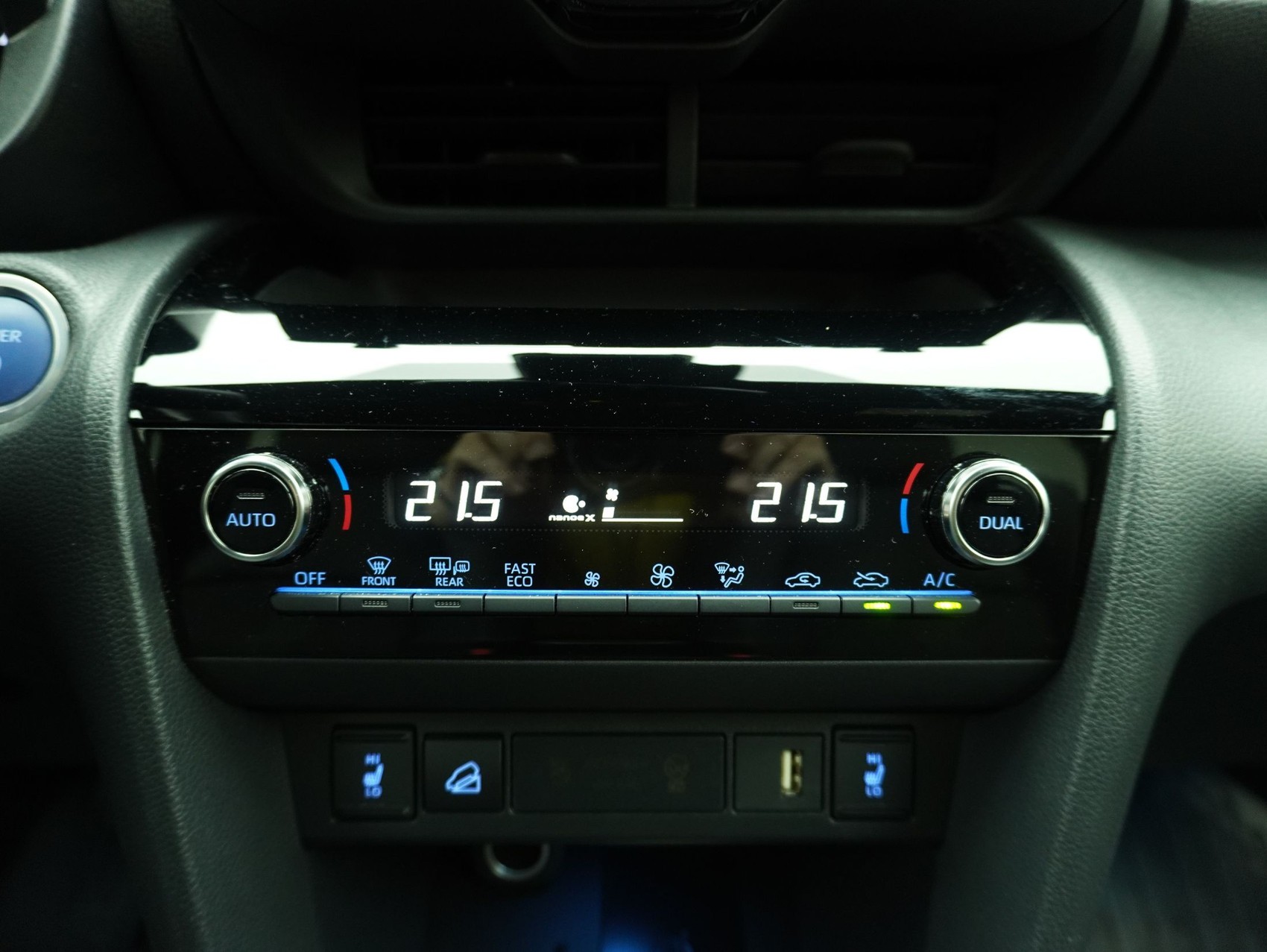 TOYOTA Yaris Cross 1.5 VVT-i HSD Adventure AWD-i-image-13