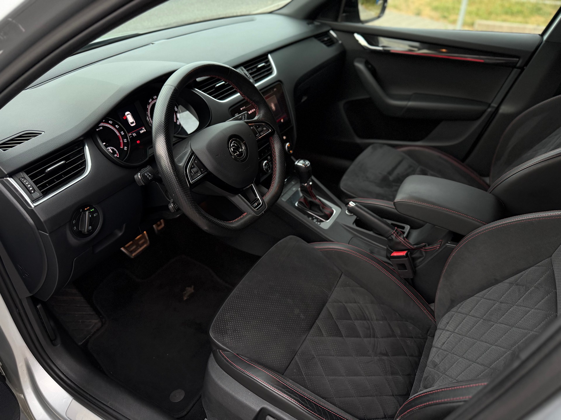 SKODA Octavia Combi 2.0 TDI RS 4x4 DSG-image-7