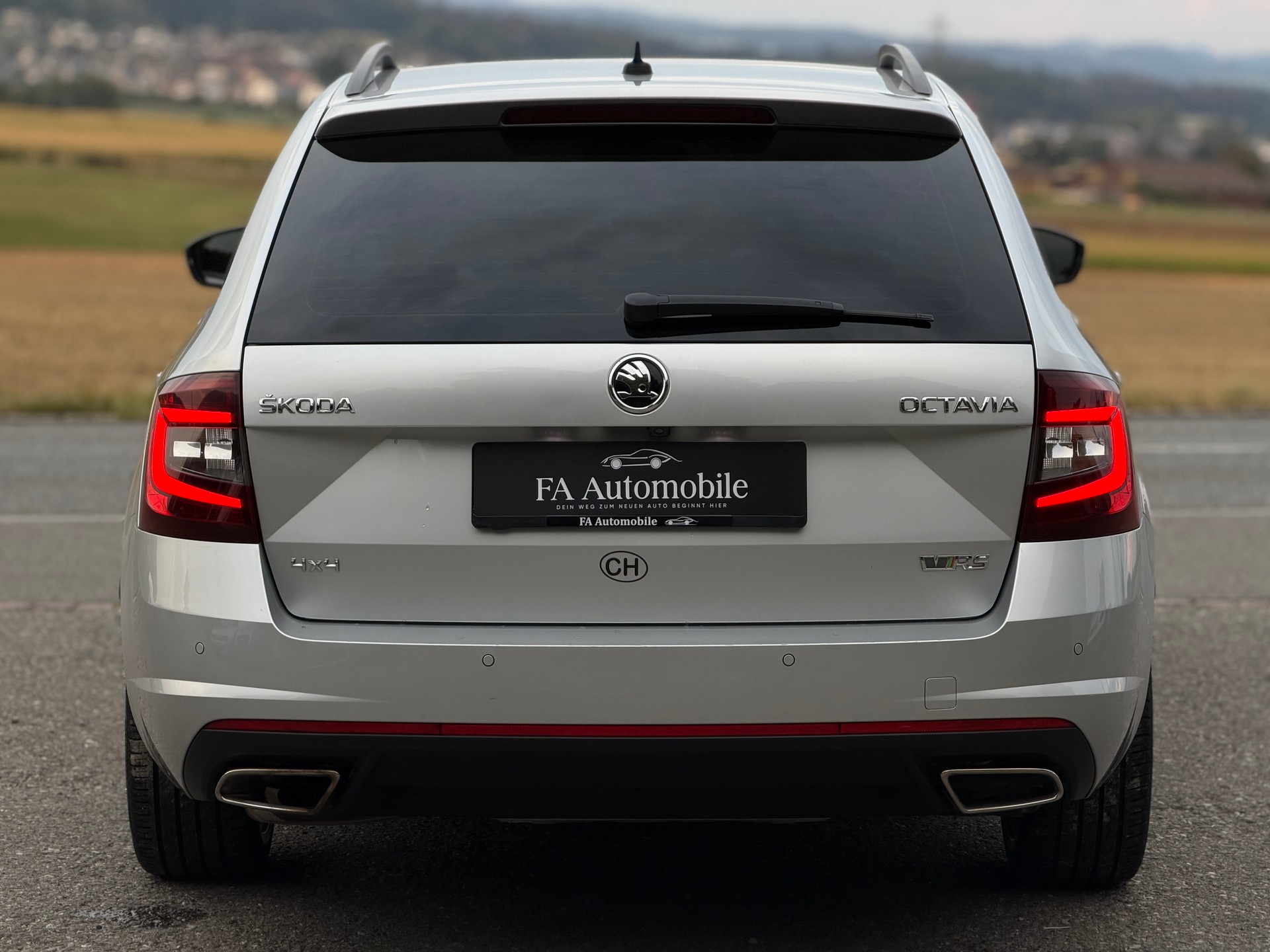 SKODA Octavia Combi 2.0 TDI RS 4x4 DSG-image-4