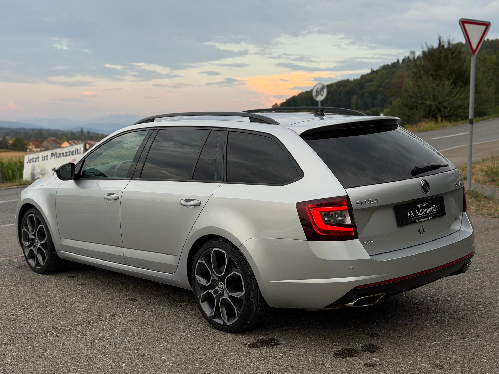 SKODA Octavia Combi 2.0 TDI RS 4x4 DSG-image-3