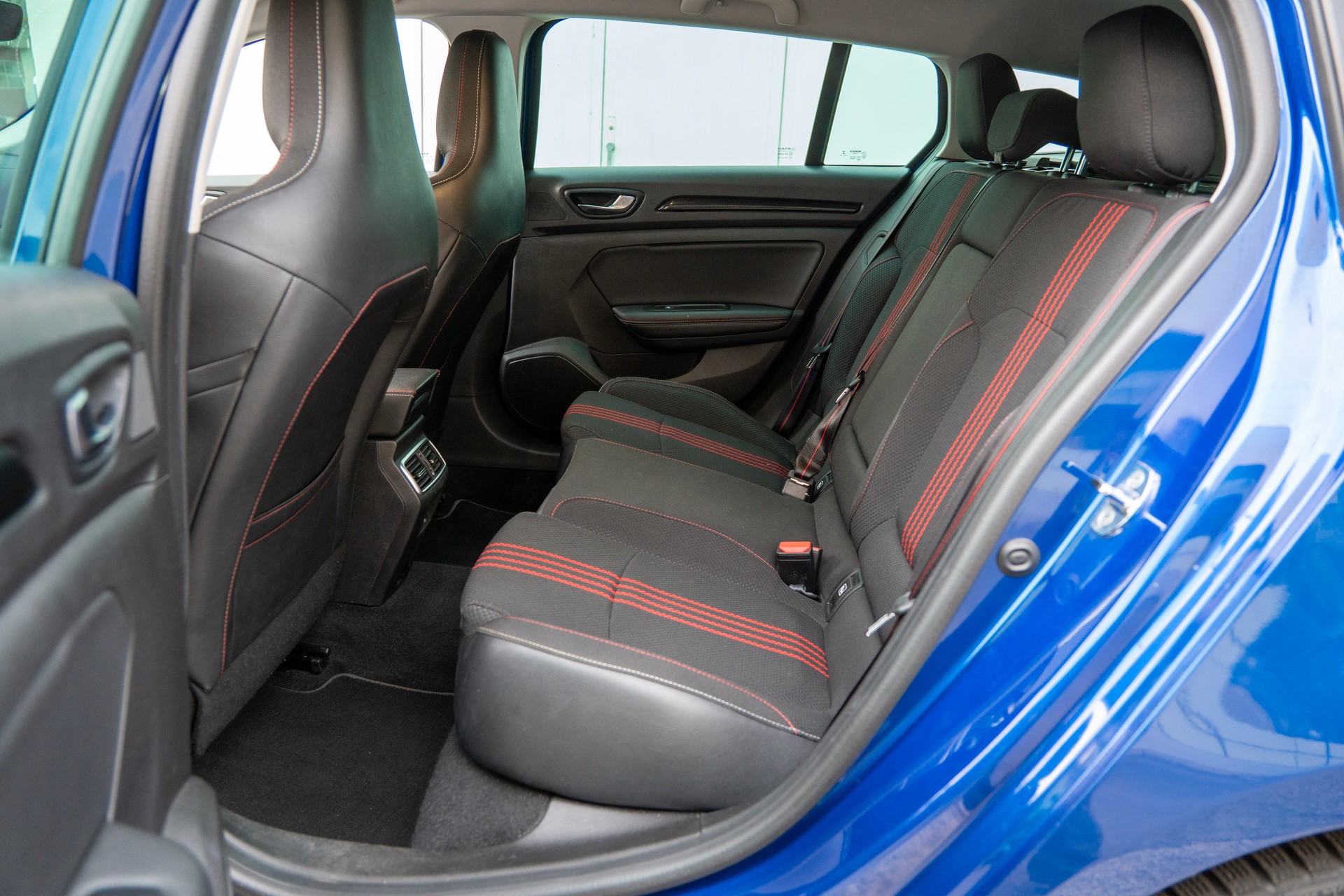 RENAULT Mégane Grandtour 1.6 E-Tech R.S. Line-image-18
