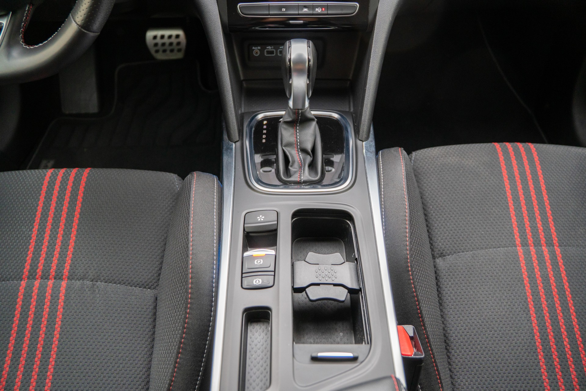 RENAULT Mégane Grandtour 1.6 E-Tech R.S. Line-image-16