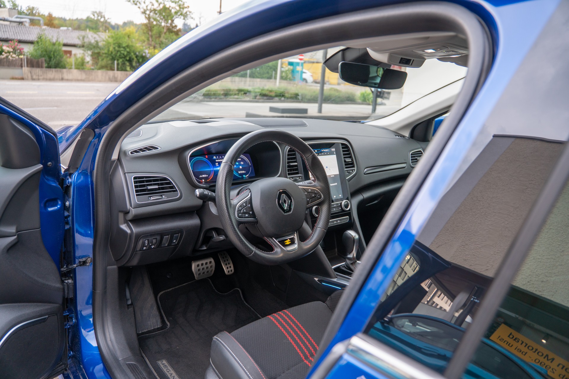 RENAULT Mégane Grandtour 1.6 E-Tech R.S. Line-image-11