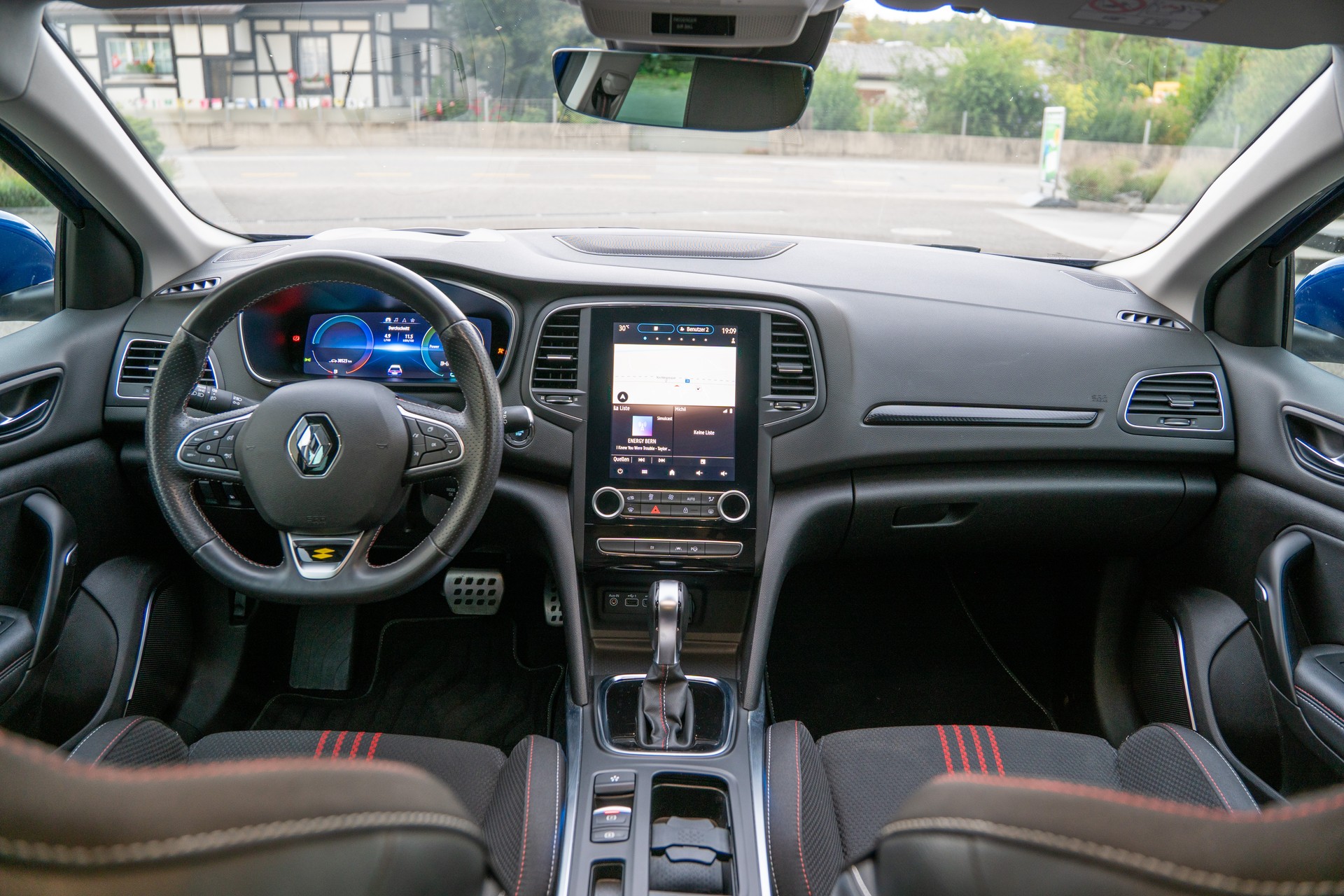 RENAULT Mégane Grandtour 1.6 E-Tech R.S. Line-image-12