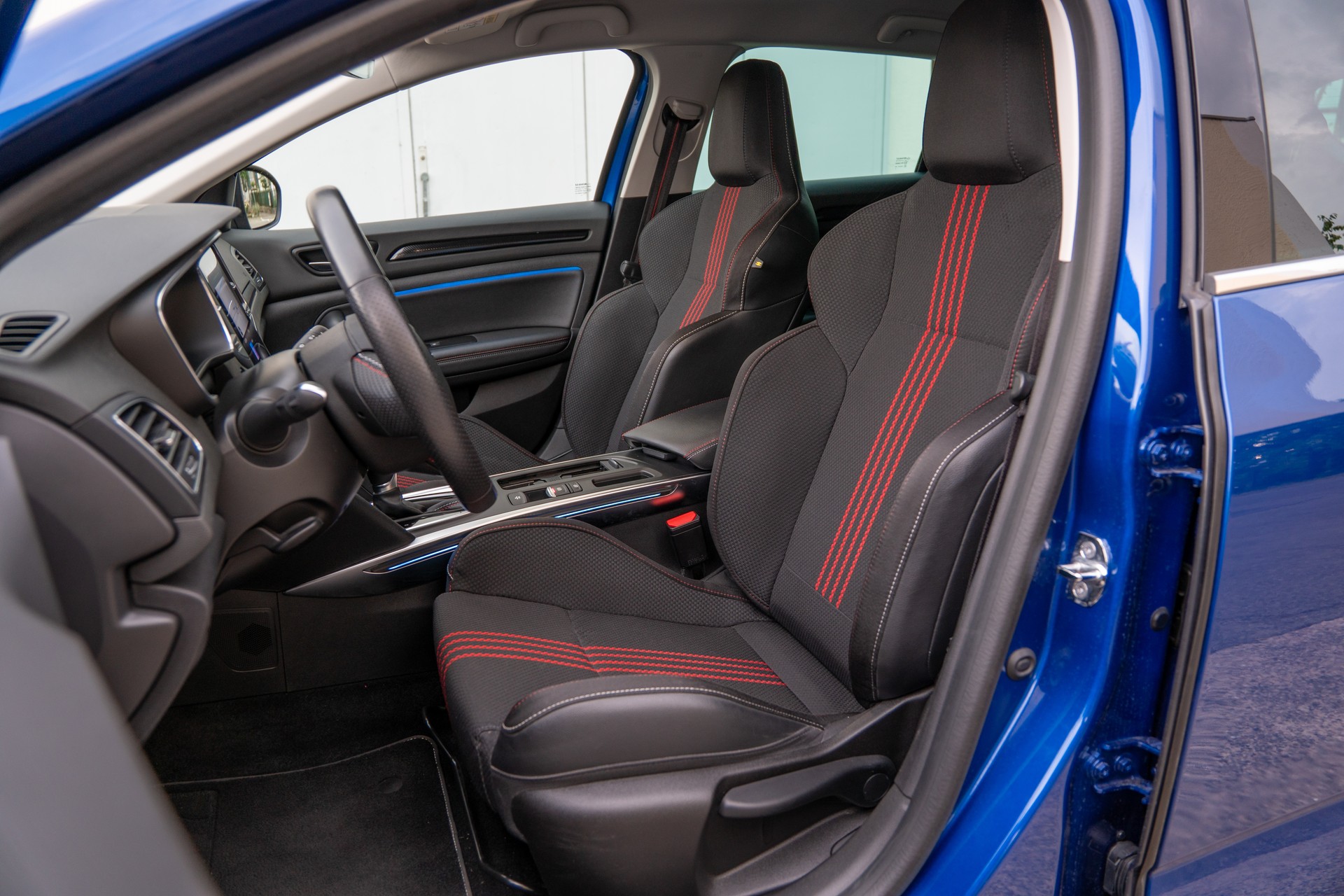 RENAULT Mégane Grandtour 1.6 E-Tech R.S. Line-image-9