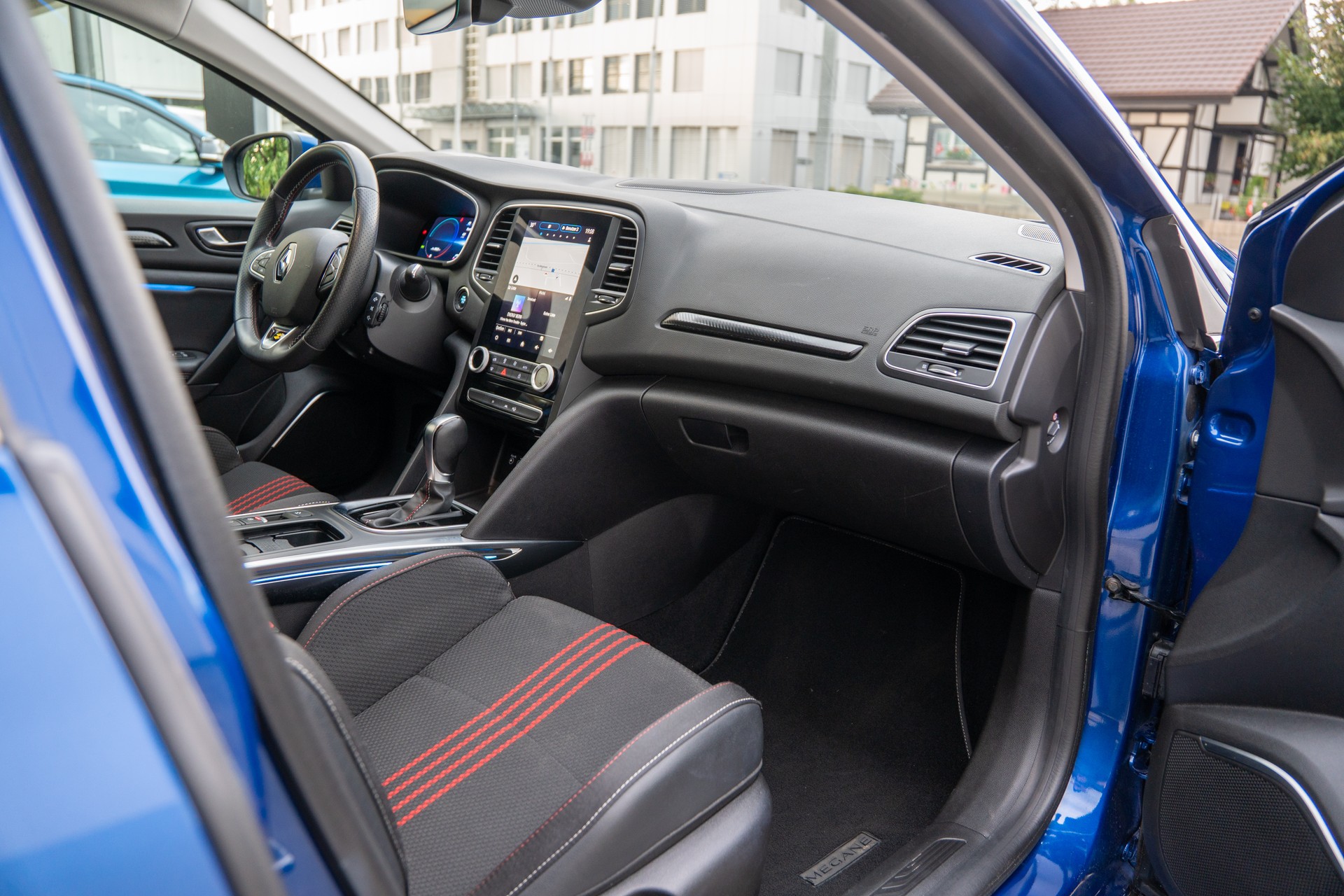 RENAULT Mégane Grandtour 1.6 E-Tech R.S. Line-image-13