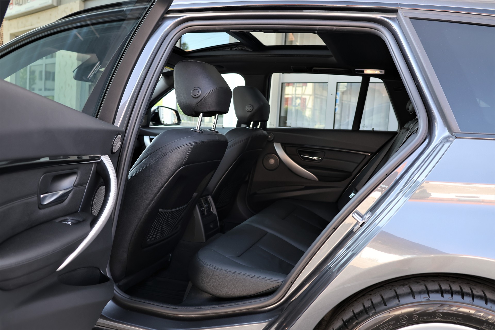 BMW 335d xDrive Touring Edition M Sport Steptronic (CH)-image-12