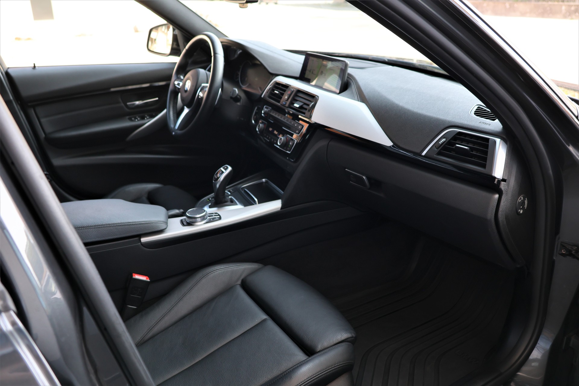 BMW 335d xDrive Touring Edition M Sport Steptronic (CH)-image-18