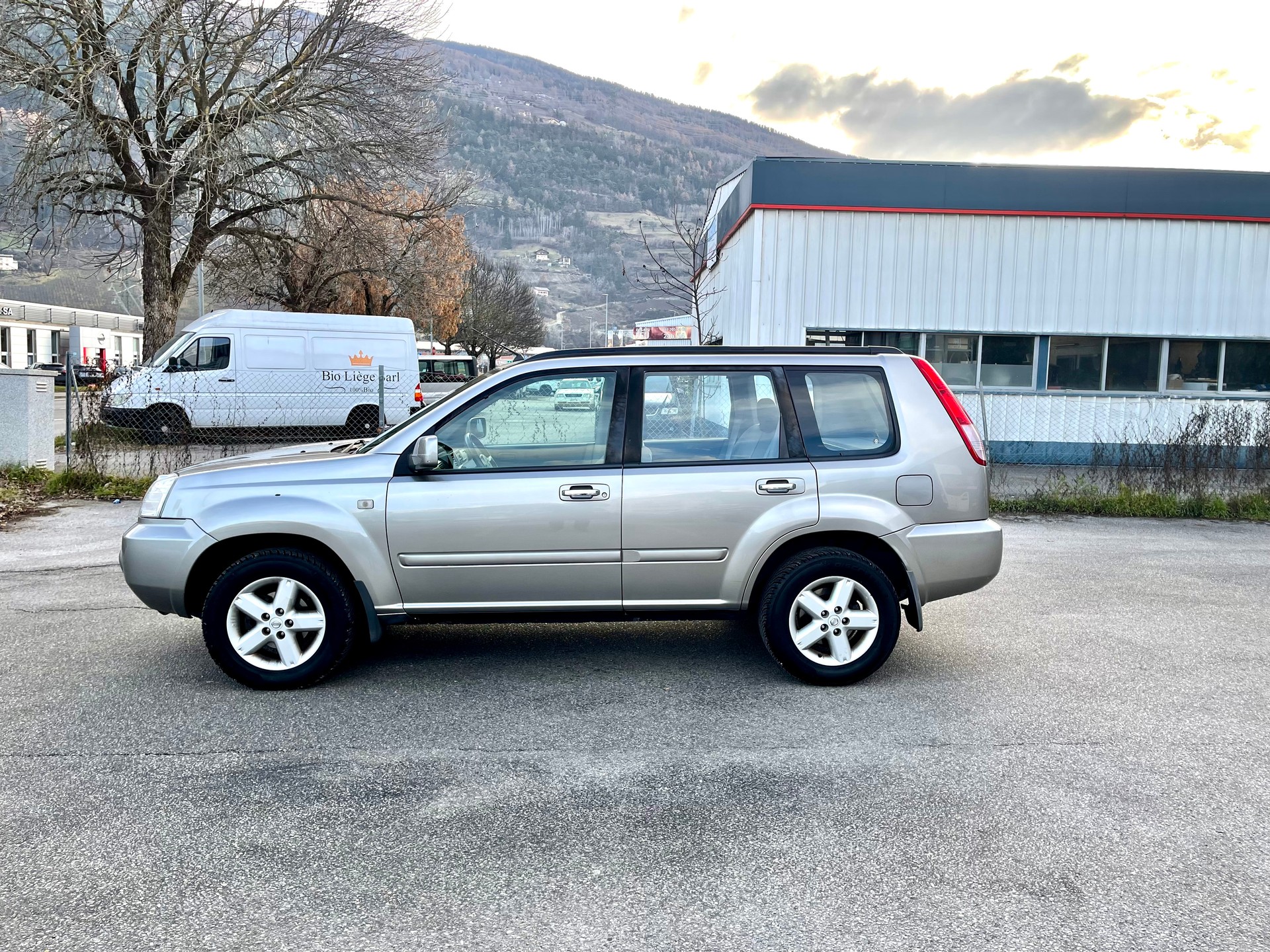 NISSAN X-Trail 2.2 DCI Columbia Pack 4WD-image-4