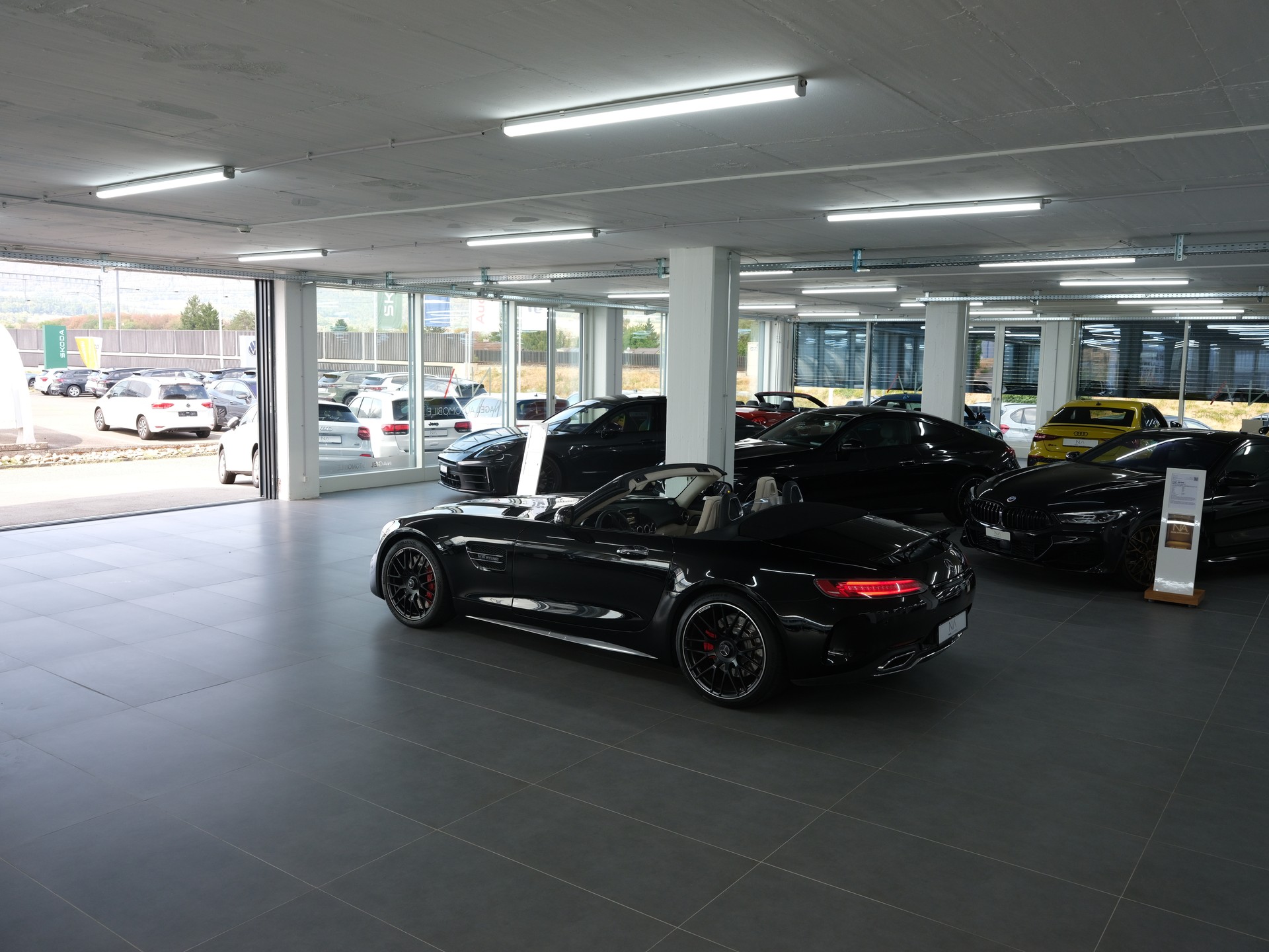 MERCEDES-BENZ AMG GT C Roadster Speedshift DCT *Burmester* *1.Hand* *Sportabgassanlage*-image-14