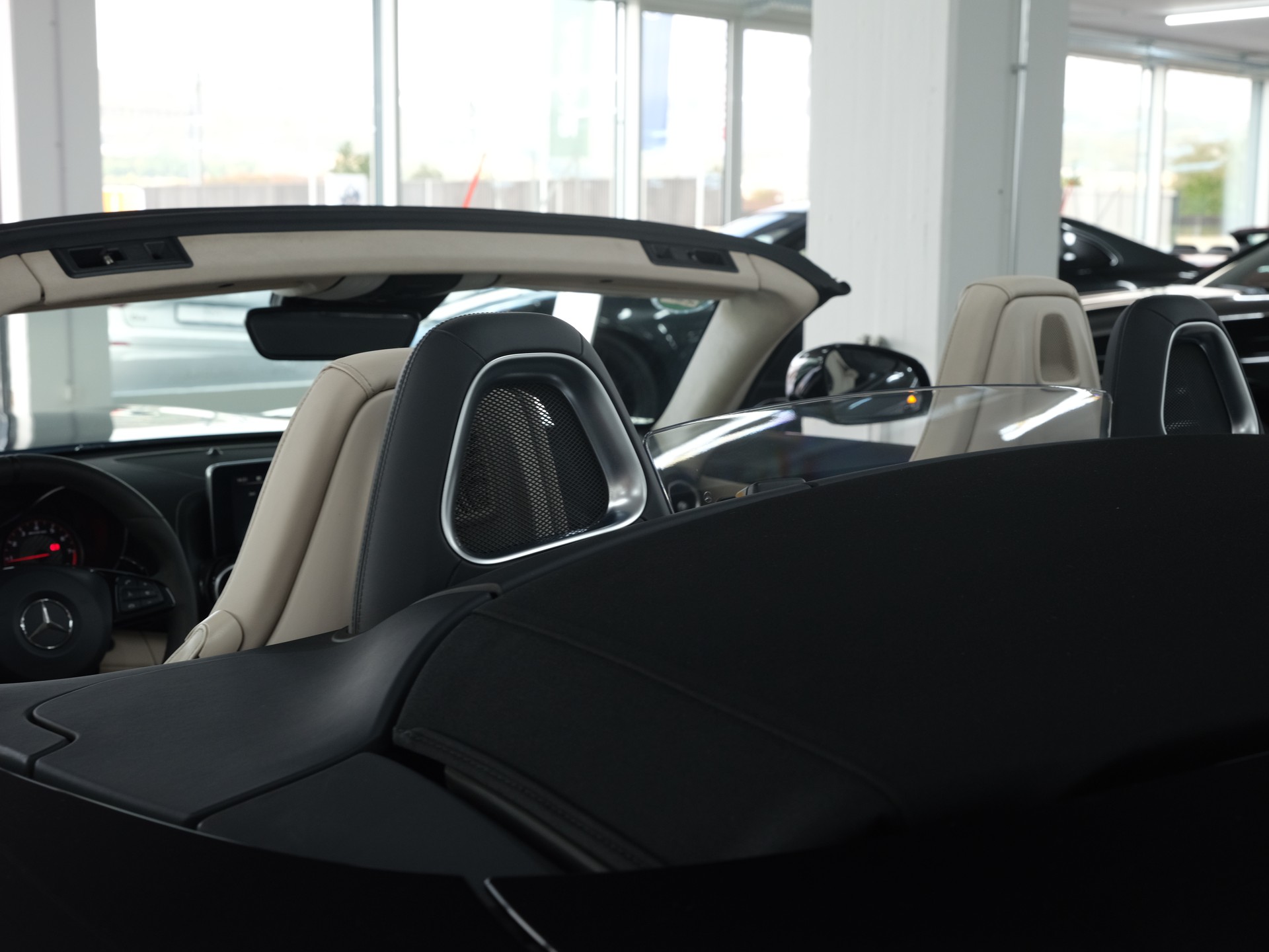 MERCEDES-BENZ AMG GT C Roadster Speedshift DCT *Burmester* *1.Hand* *Sportabgassanlage*-image-23