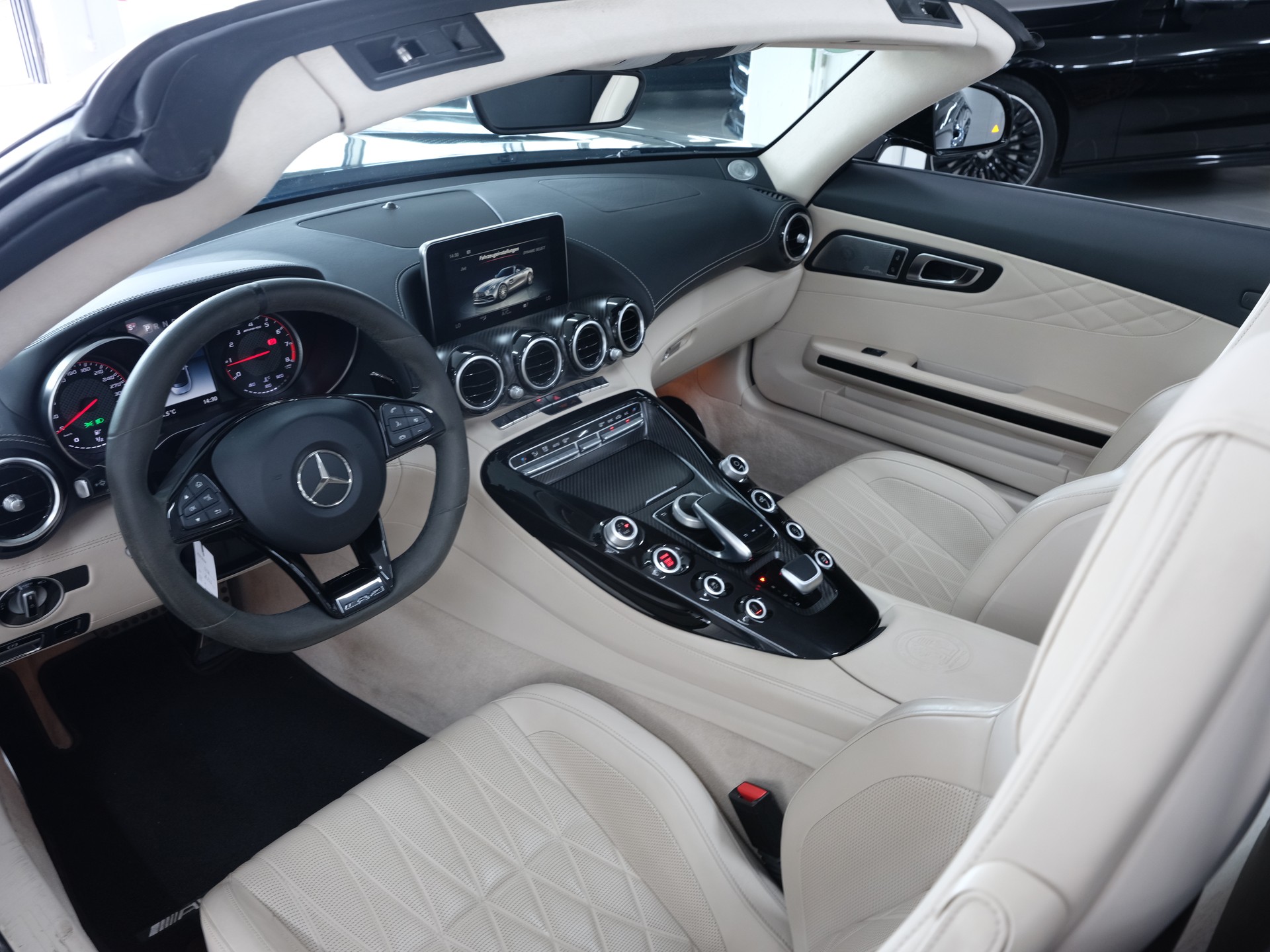 MERCEDES-BENZ AMG GT C Roadster Speedshift DCT *Burmester* *1.Hand* *Sportabgassanlage*-image-19