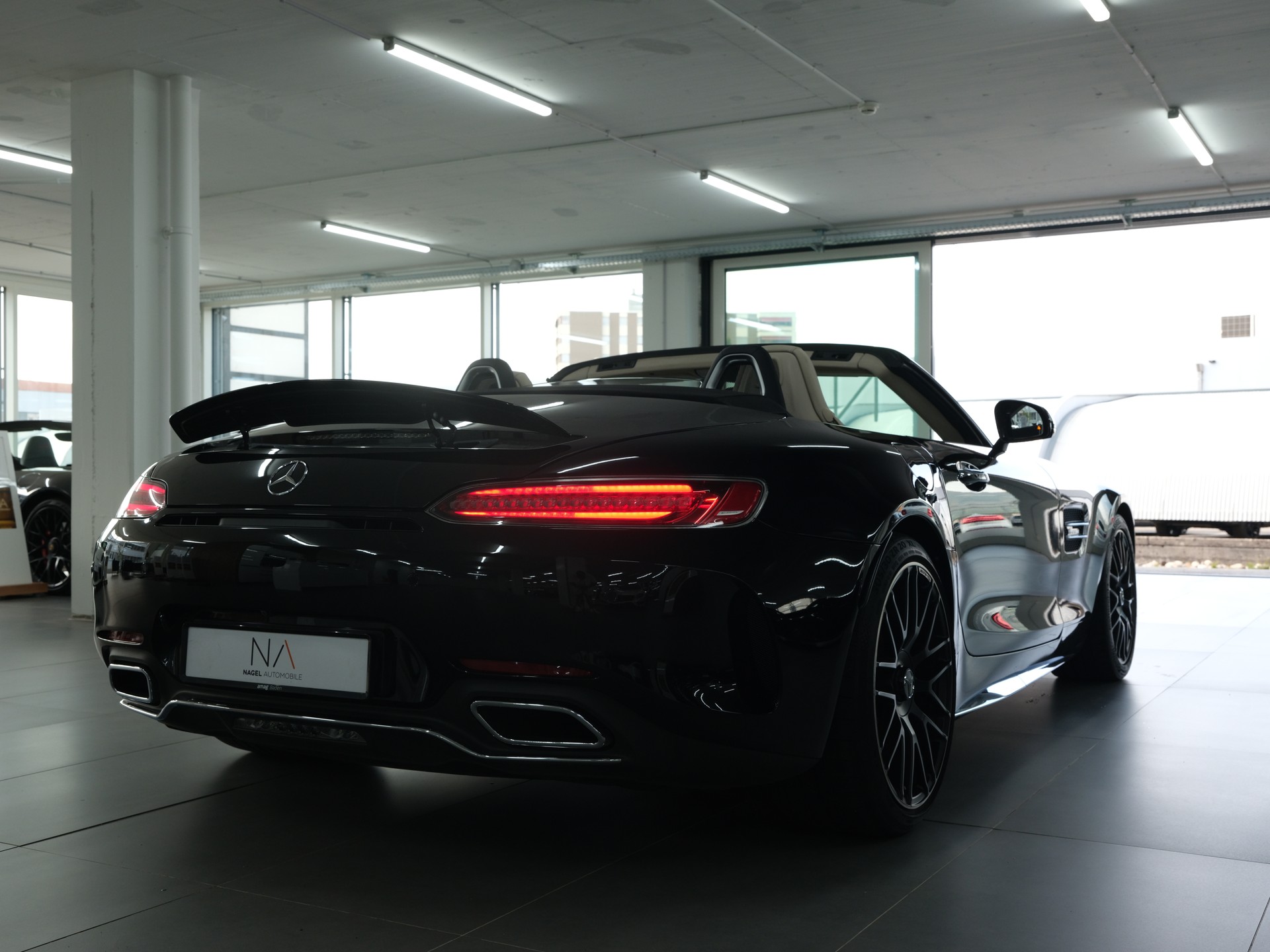 MERCEDES-BENZ AMG GT C Roadster Speedshift DCT *Burmester* *1.Hand* *Sportabgassanlage*-image-2