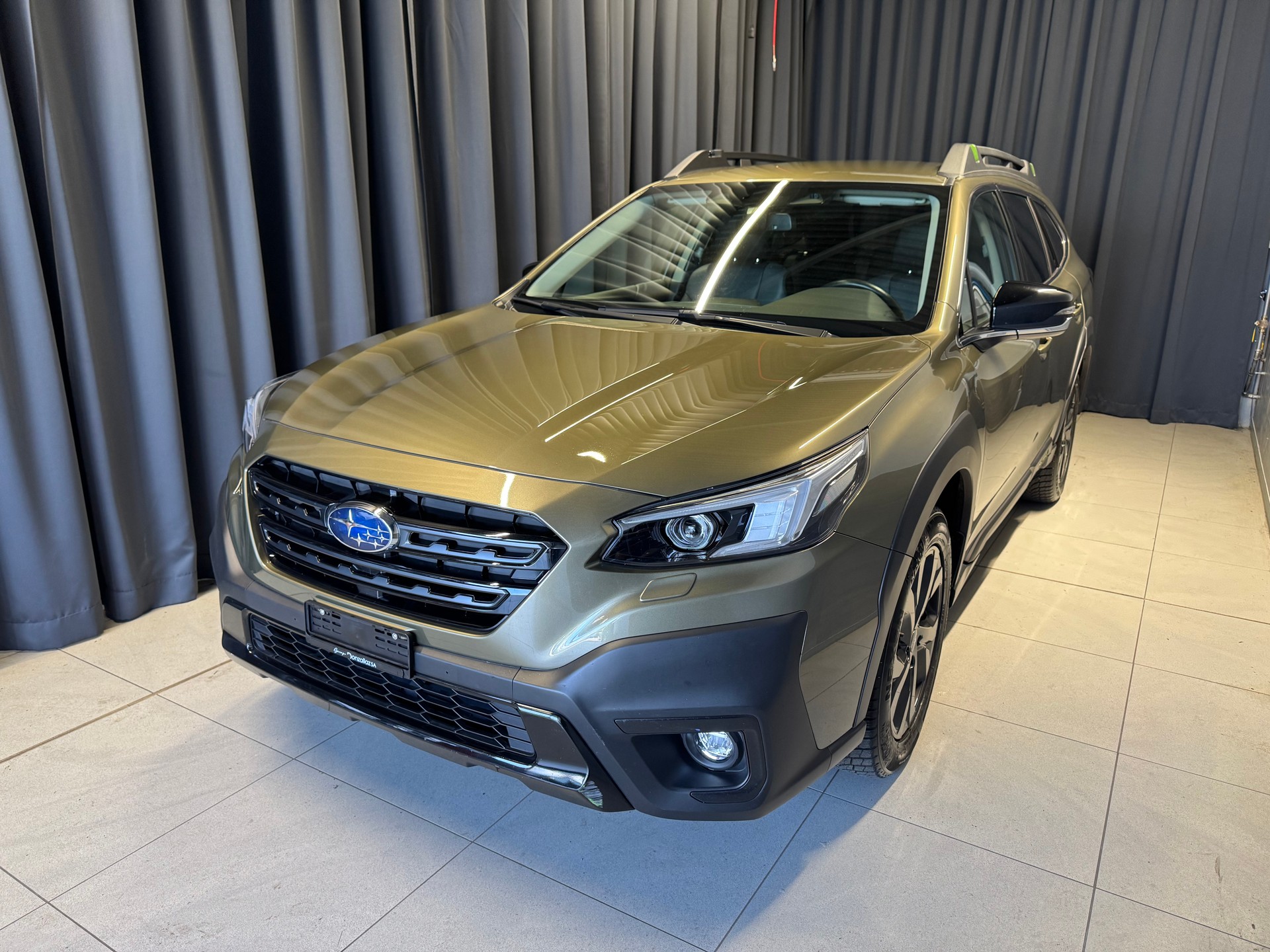 SUBARU Outback 2.5i Crossroad AWD Lineartronic (1)-showroom-element-2