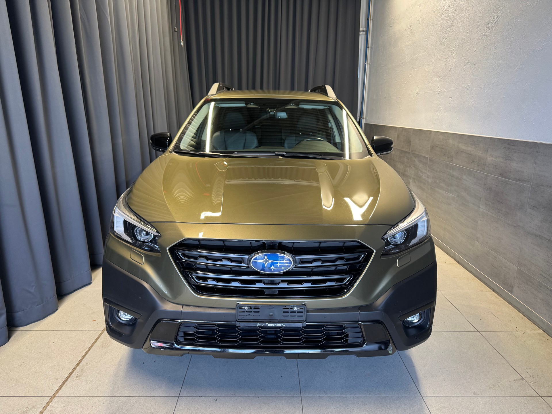SUBARU Outback 2.5i Crossroad AWD Lineartronic (1)-showroom-element-1