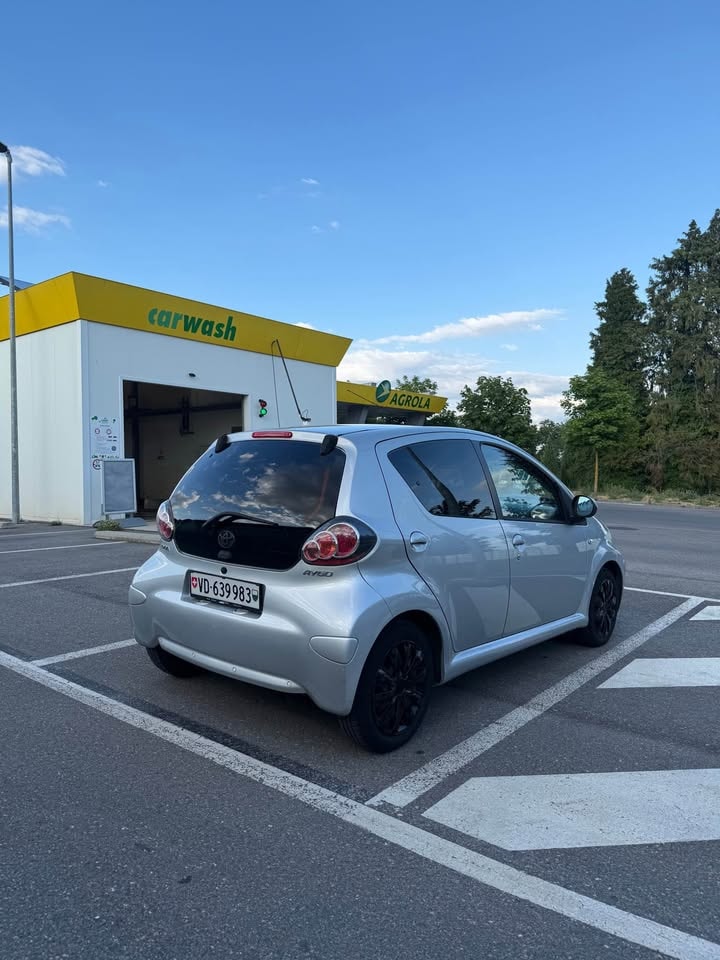 TOYOTA 1.0 VVT-i Linea Sol MM-image-2