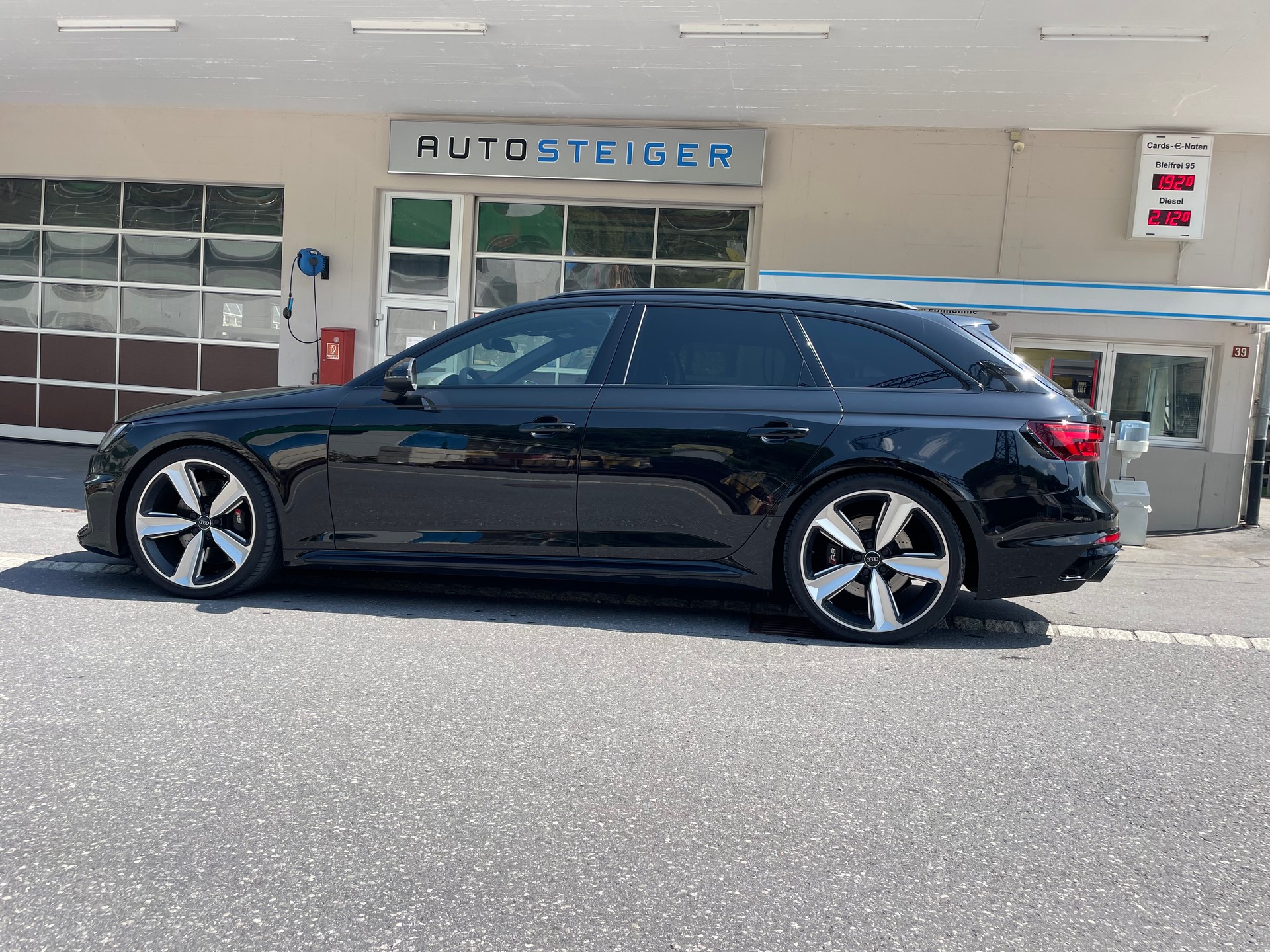 AUDI RS4 Avant 2.9 TFSI quattro tiptronic-image-9