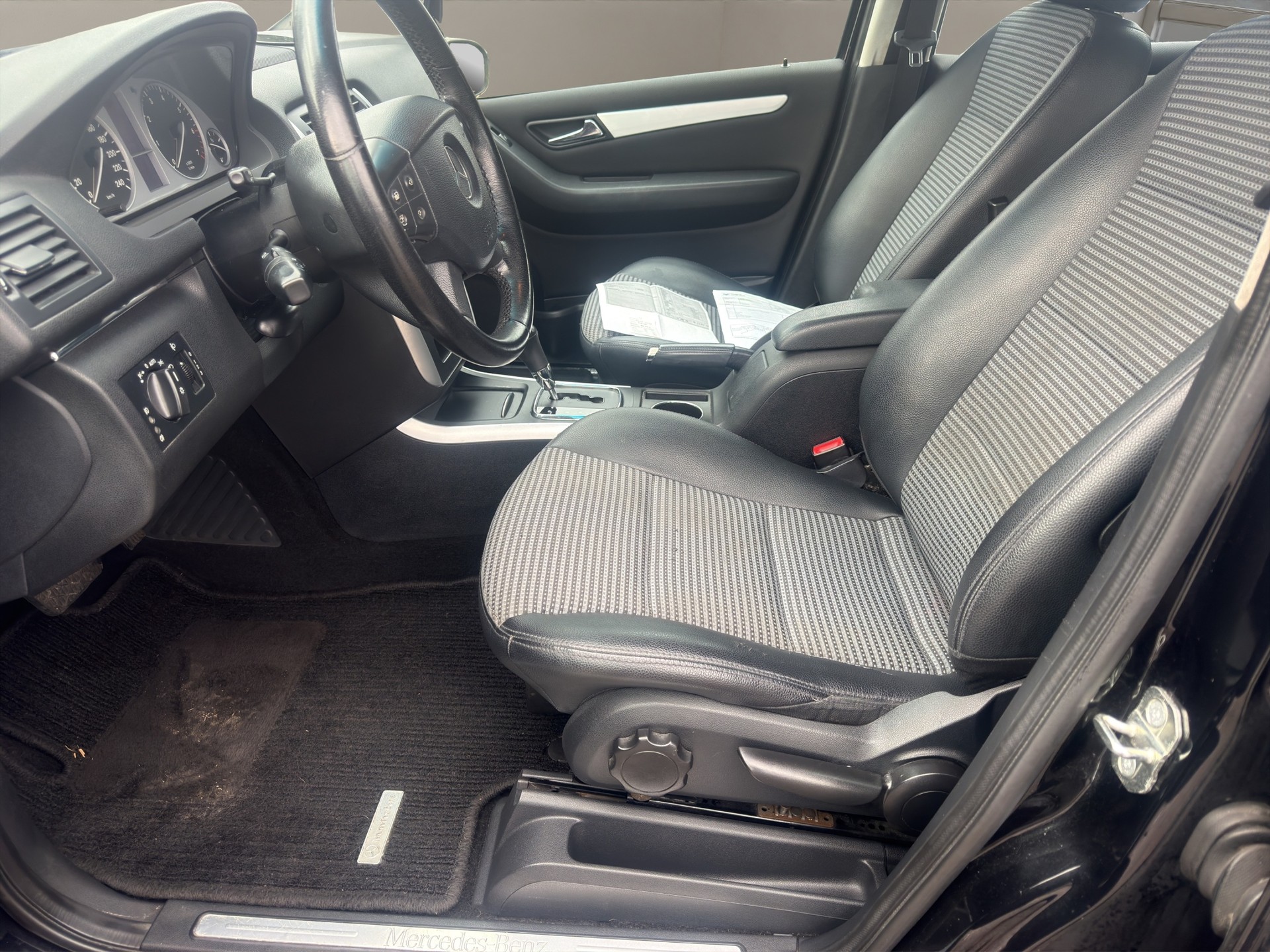 MERCEDES-BENZ B 200-image-8