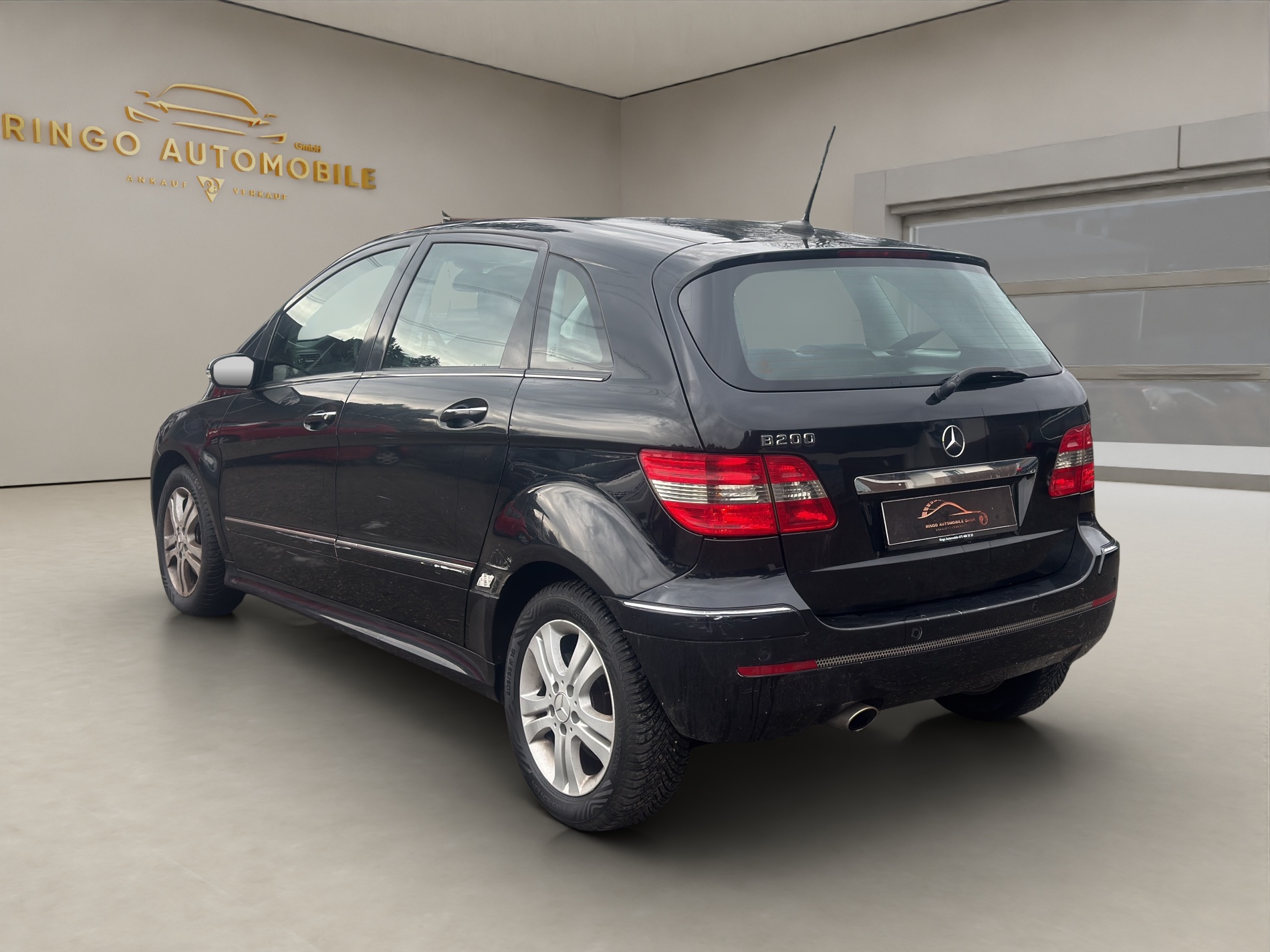 MERCEDES-BENZ B 200-image-4