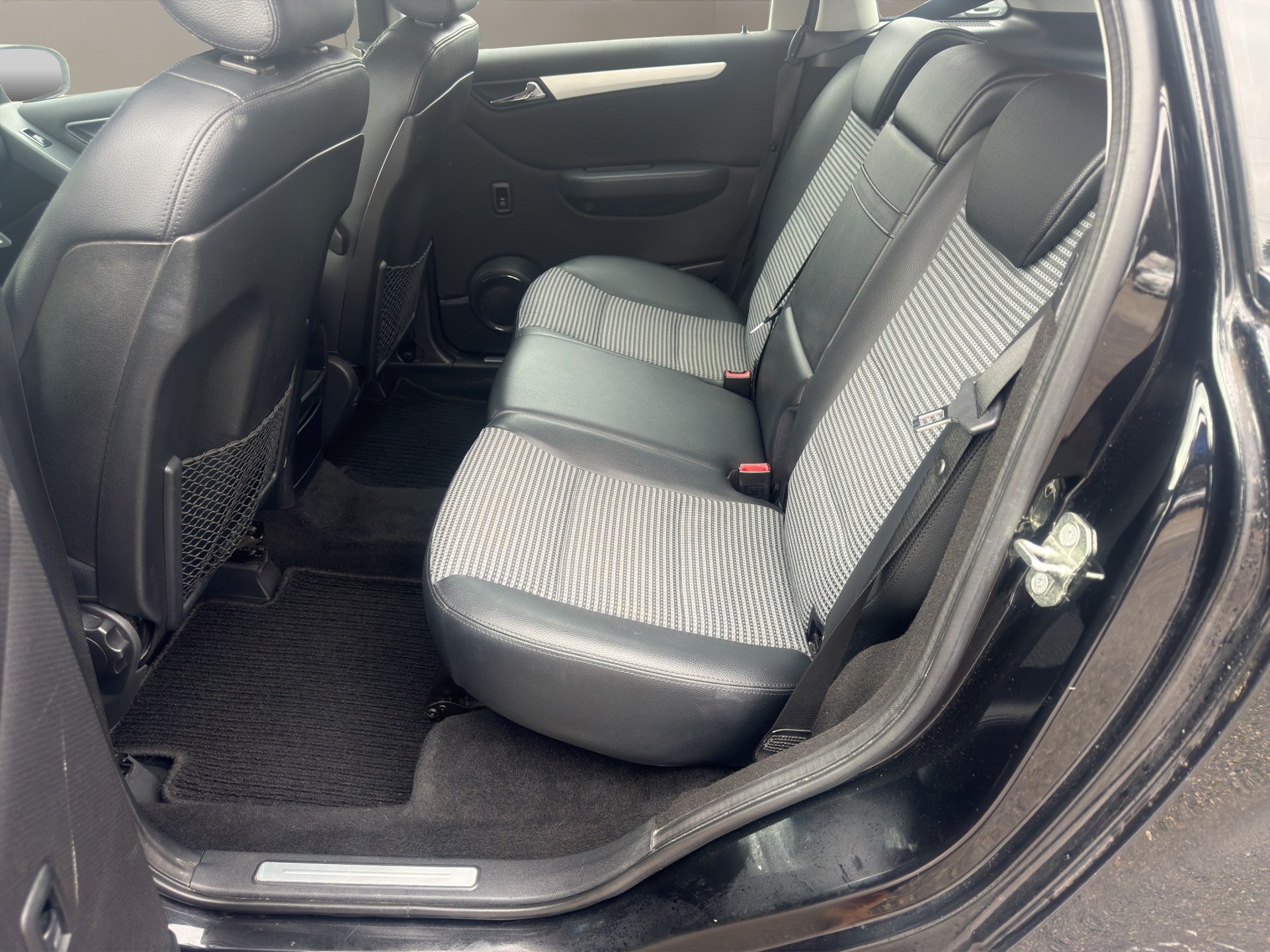 MERCEDES-BENZ B 200-image-9